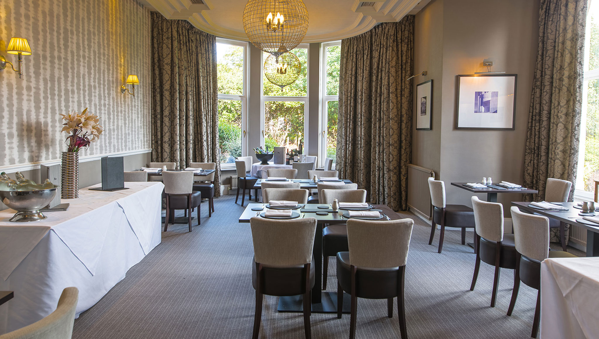 Restaurant-Centre-with-window_S