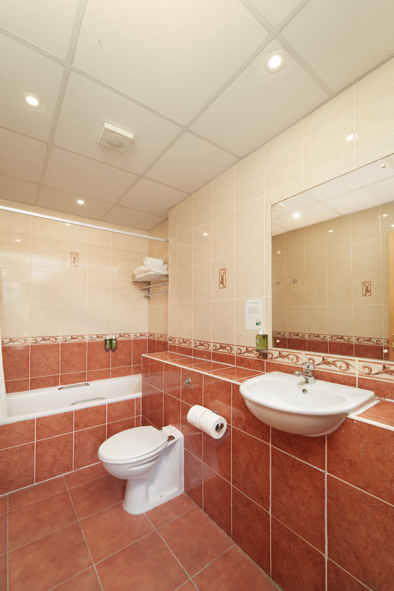 Yw8O5rOnEW29hNE1yI2A_DLX_DBL_Bathroom_S