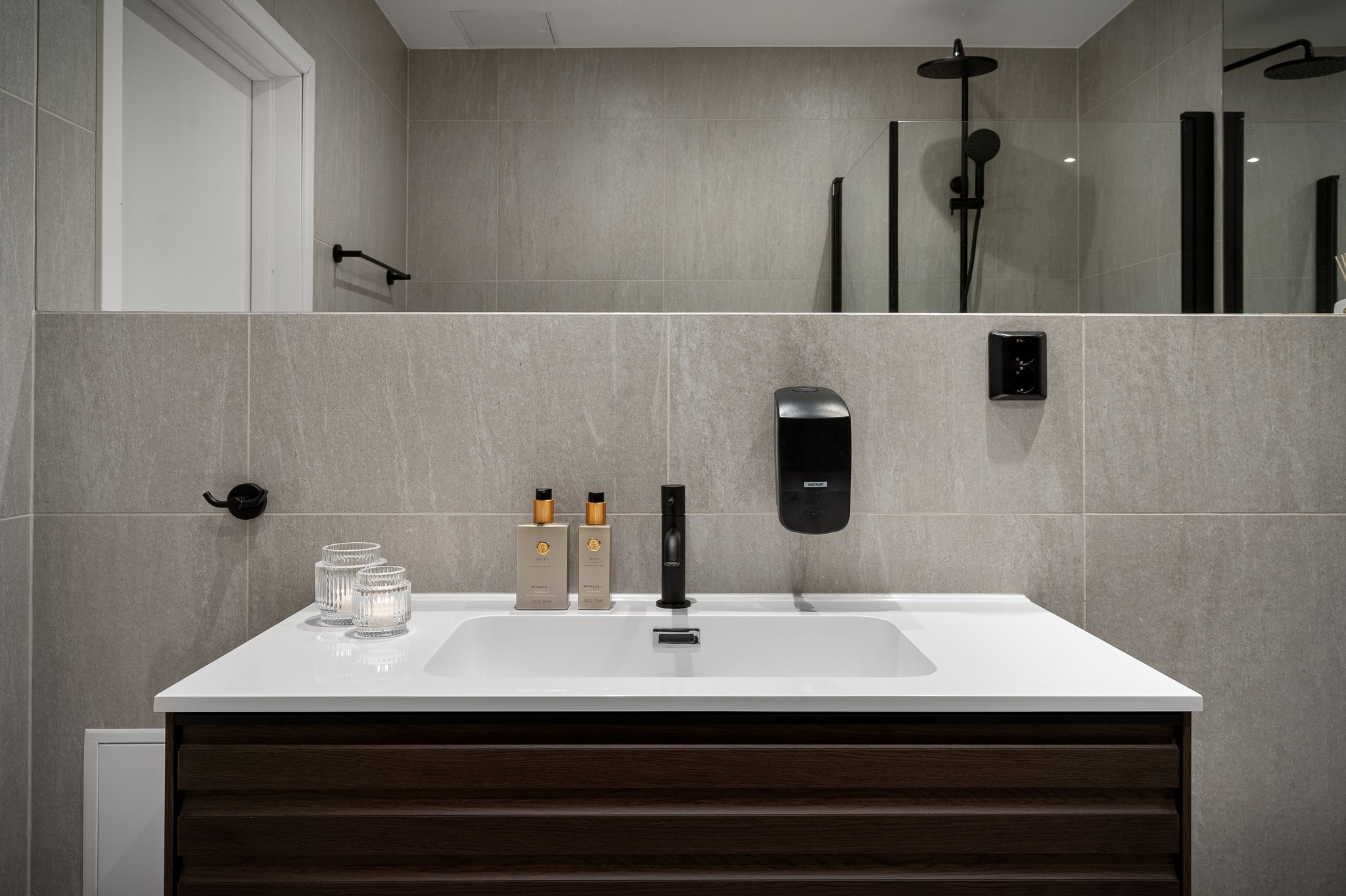 22889_bathroom-double-room-first-hotel-skansen-a_S