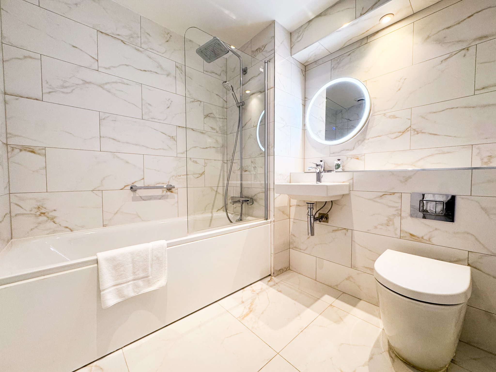 Classic_King-Twin_Bathroom2_S