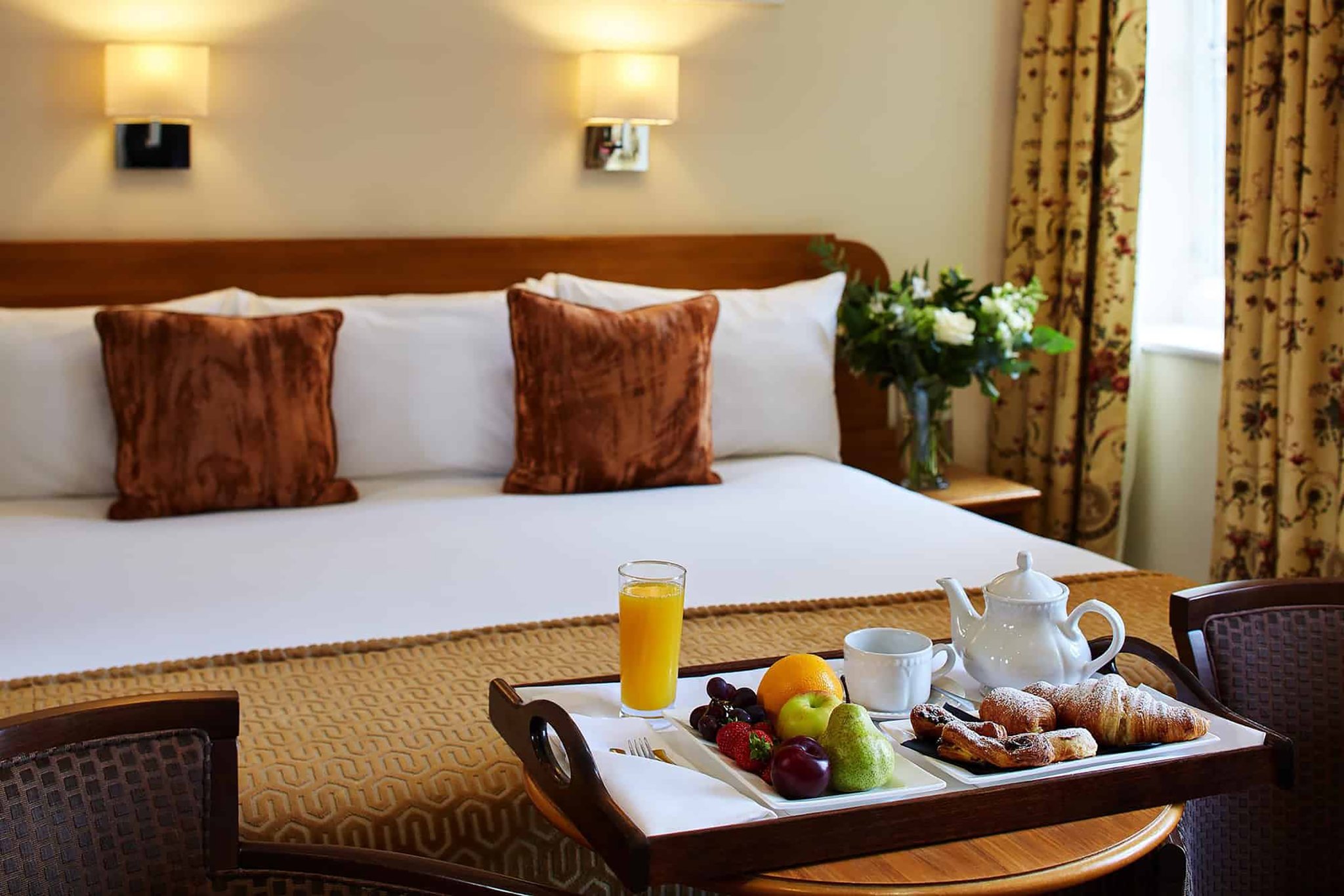 Superior_Room_-_In_Room_Breakfast_S