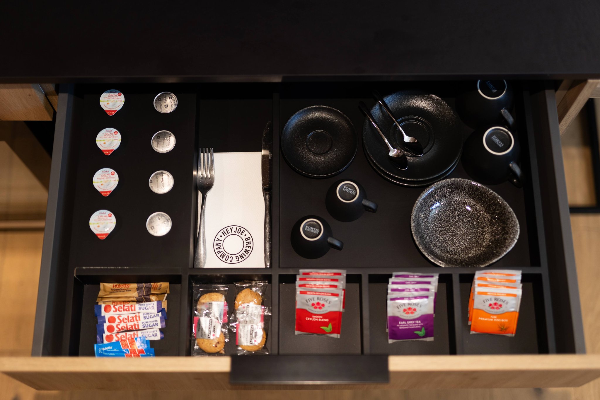 Room_coffee_and_tea_station_(6)_S