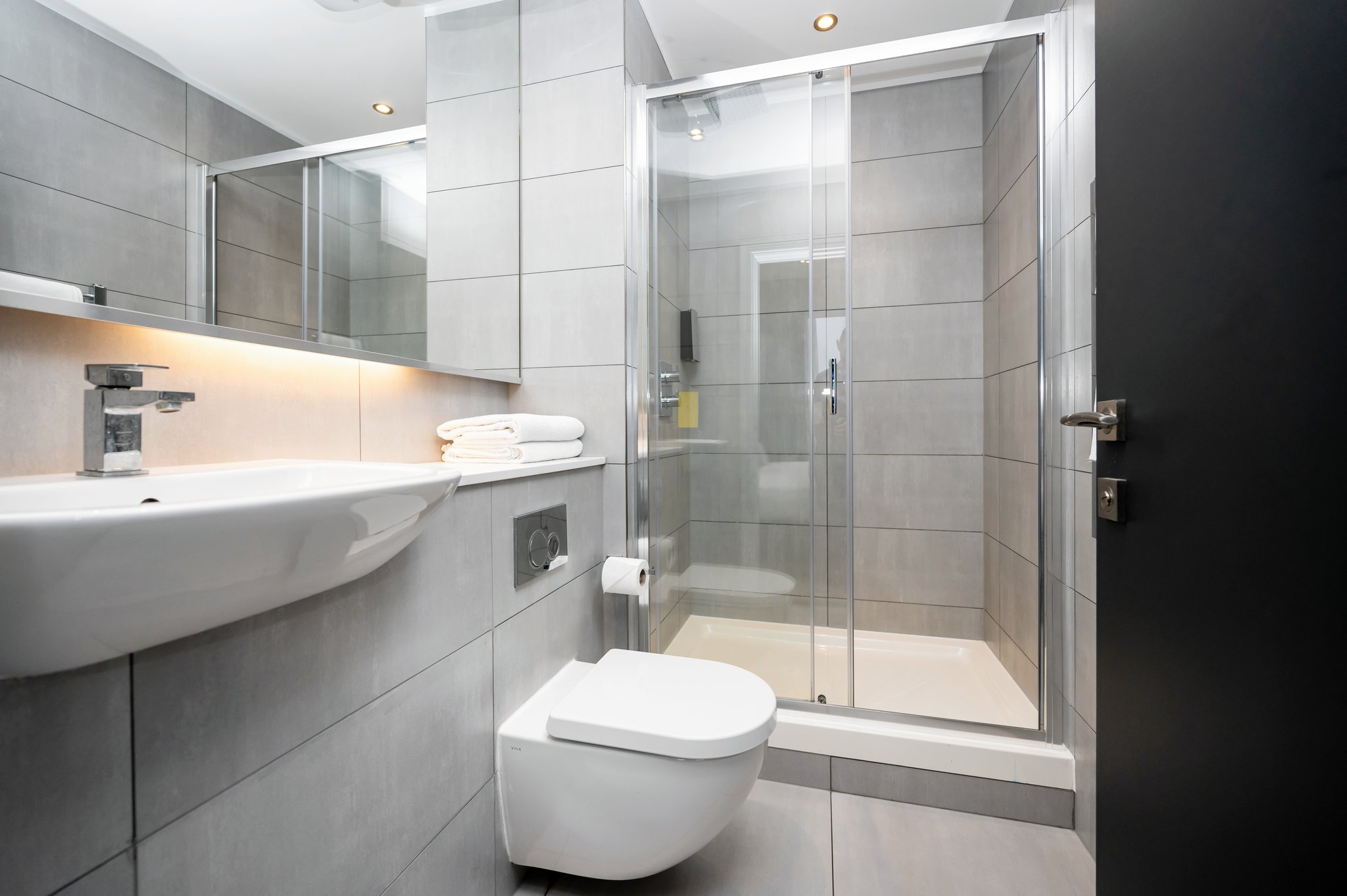 Studio_Apartment_Sleeps_Two_Bathroom_S