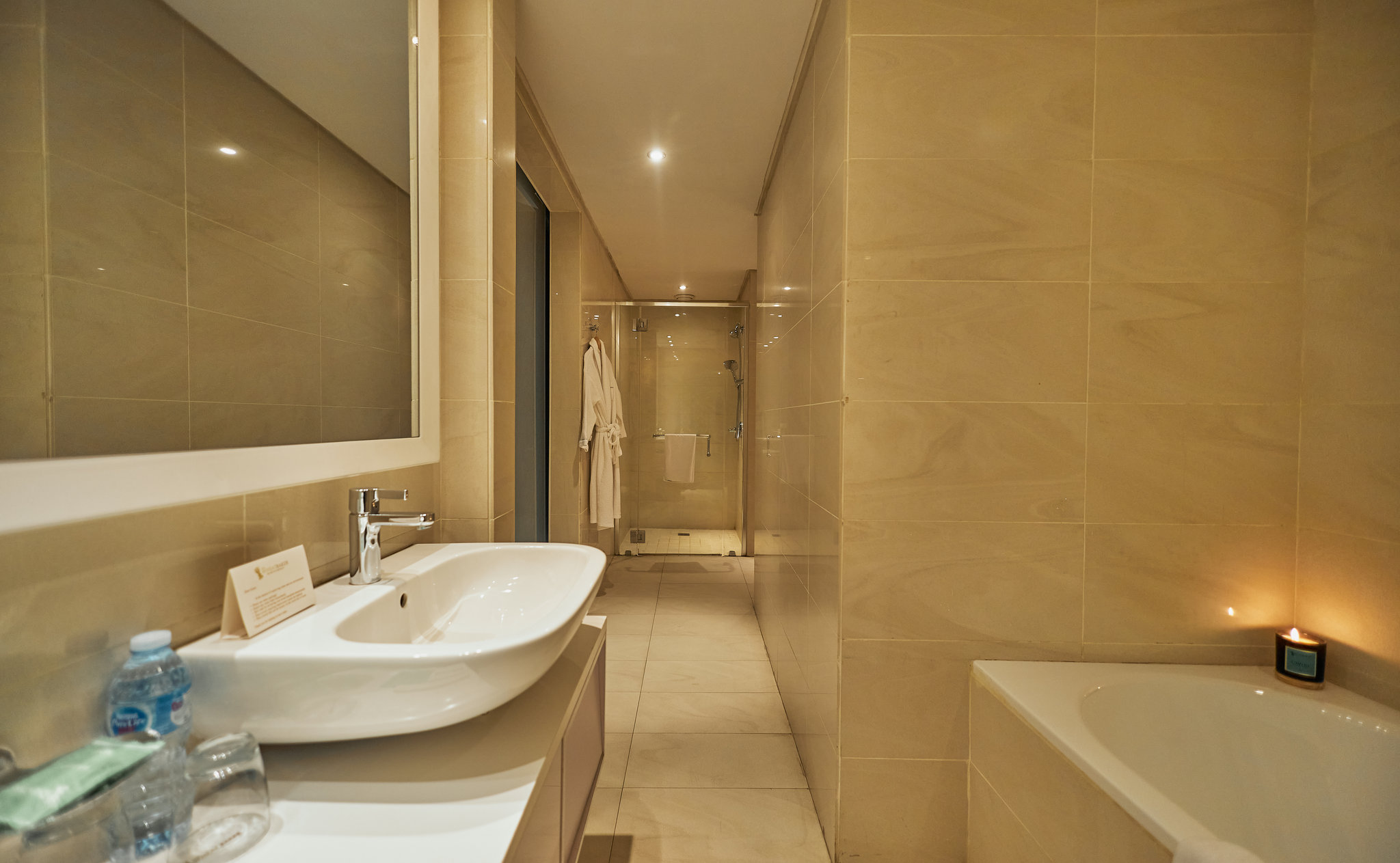 Executive_suite_Full_L-view_S