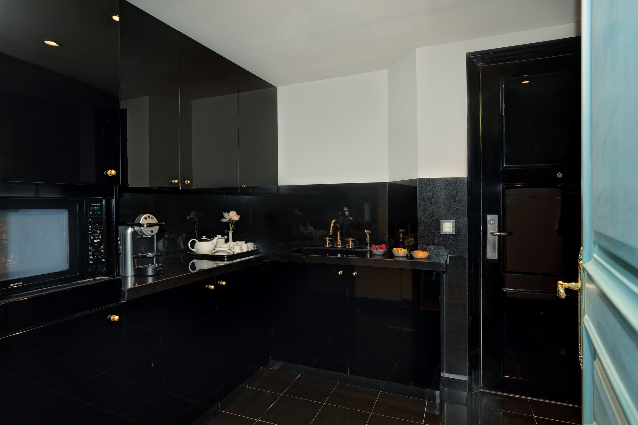 Royal_Suite-ROY-kitchen_S