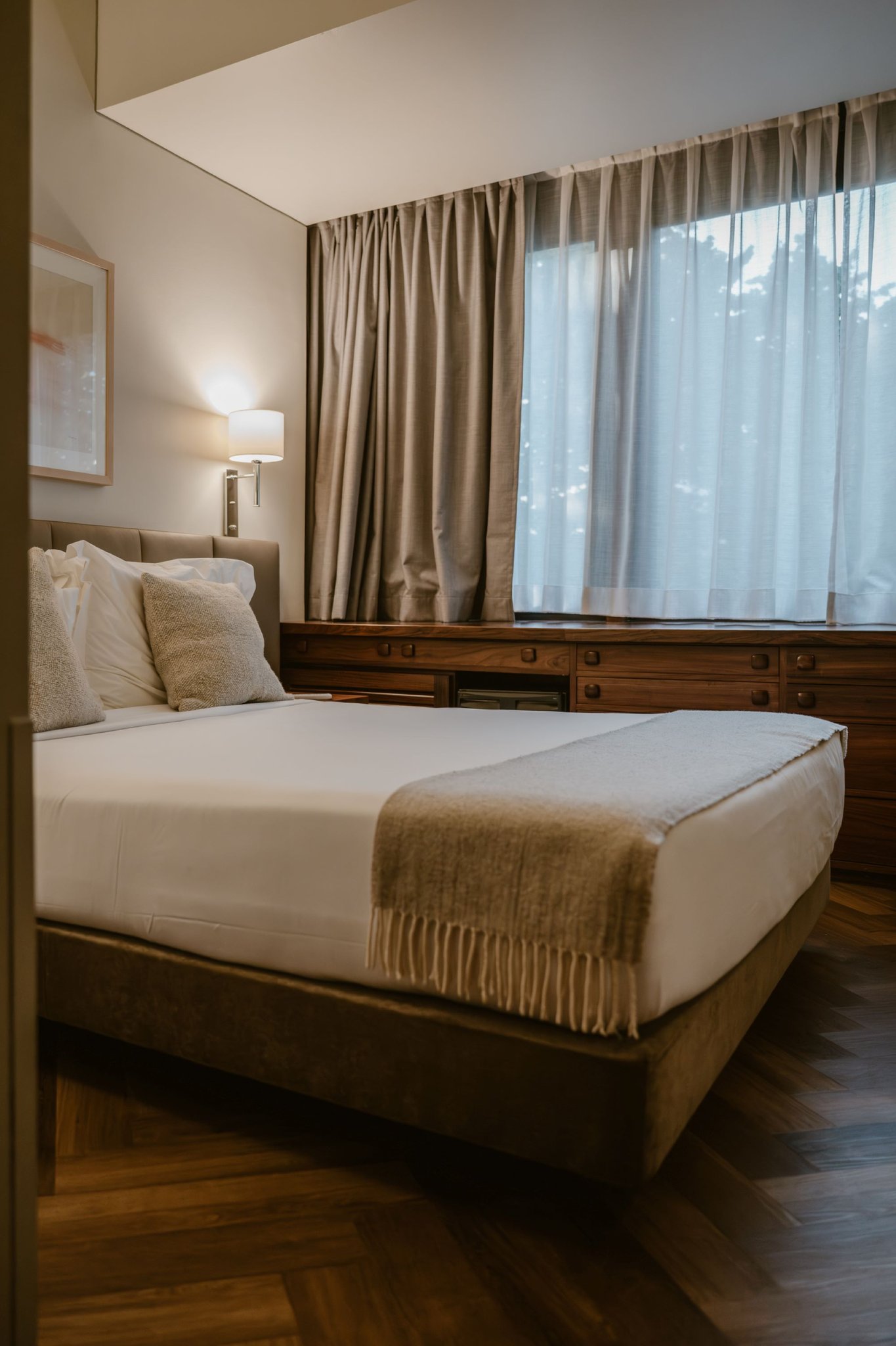 K0i3LVNHa0Su8CE2Ws40qg_Family_room_S