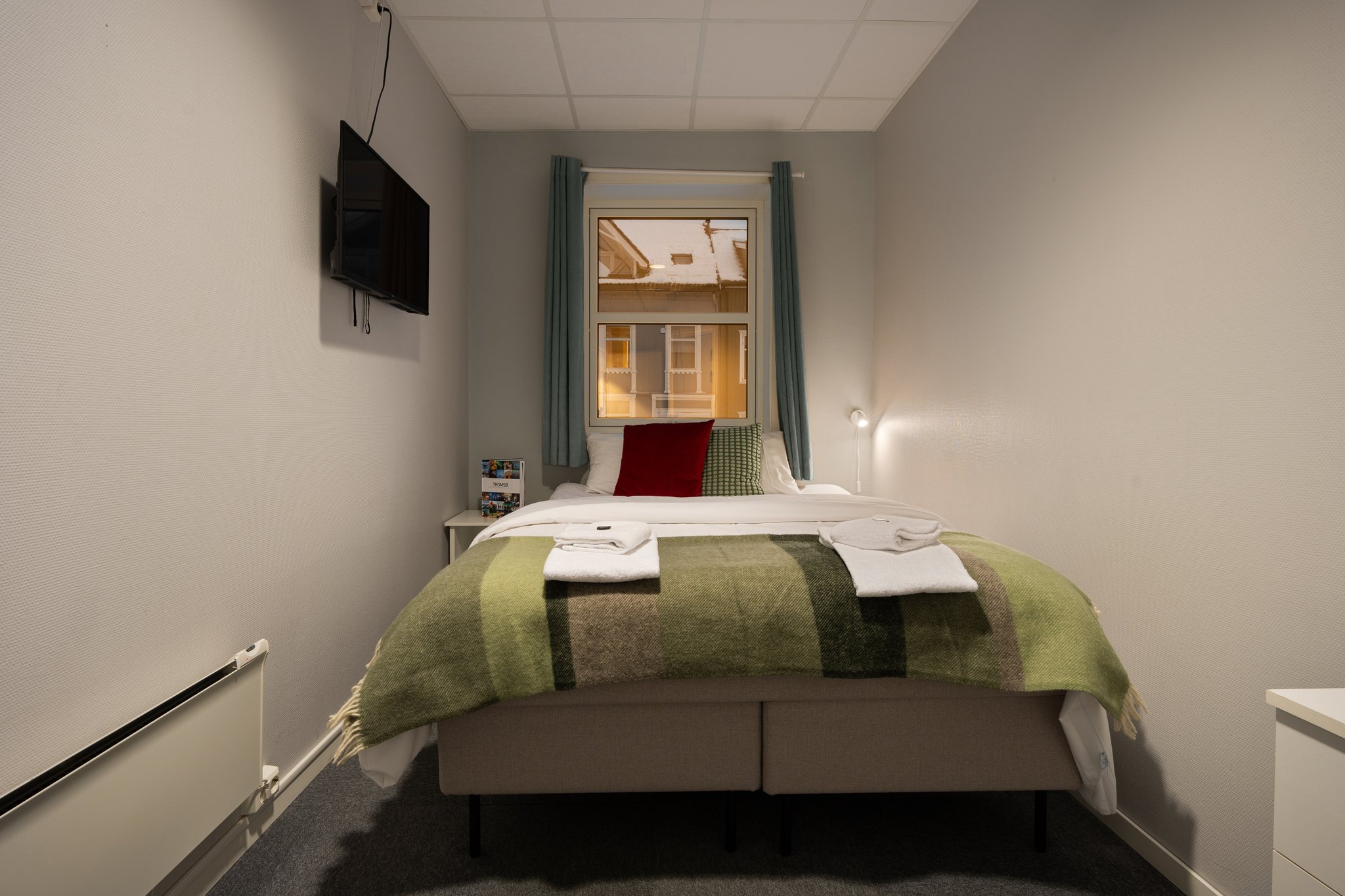 22886_budget-double-room-first-hotel-skansen-tromso_S