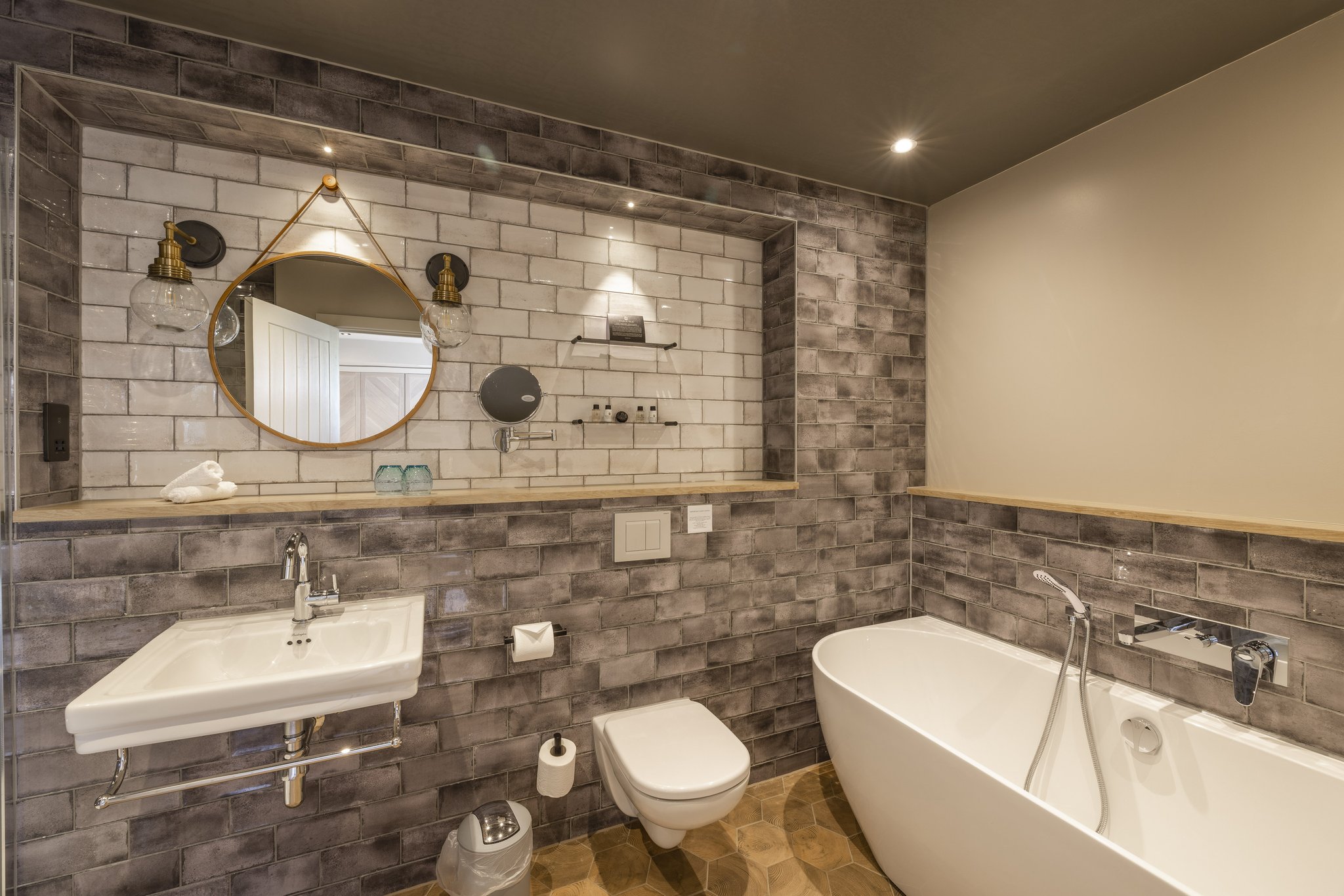 Premier_Room_Bathroom_S