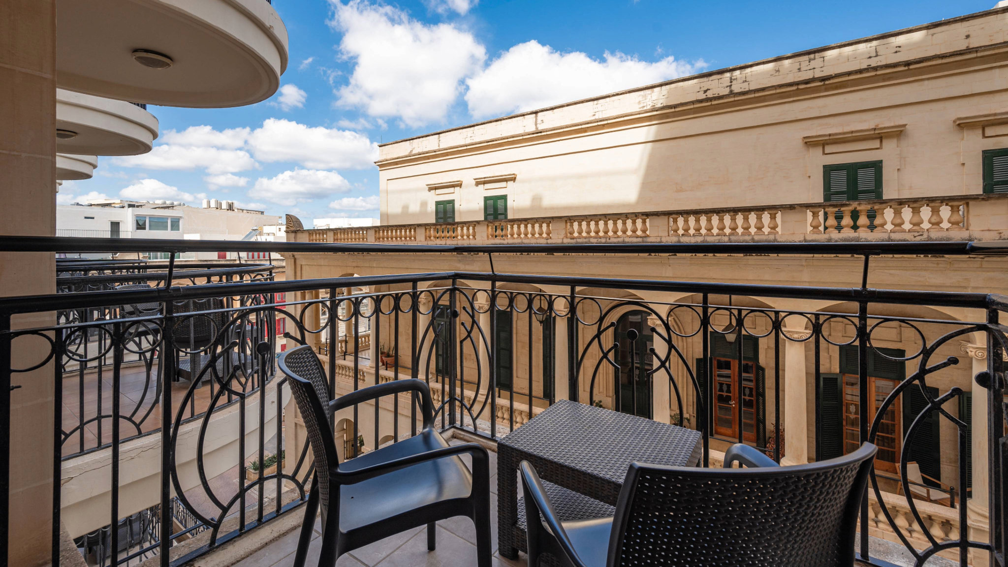 AX_The_Victoria_Hotel_-_Classic_Balcony_Room_(9)_S