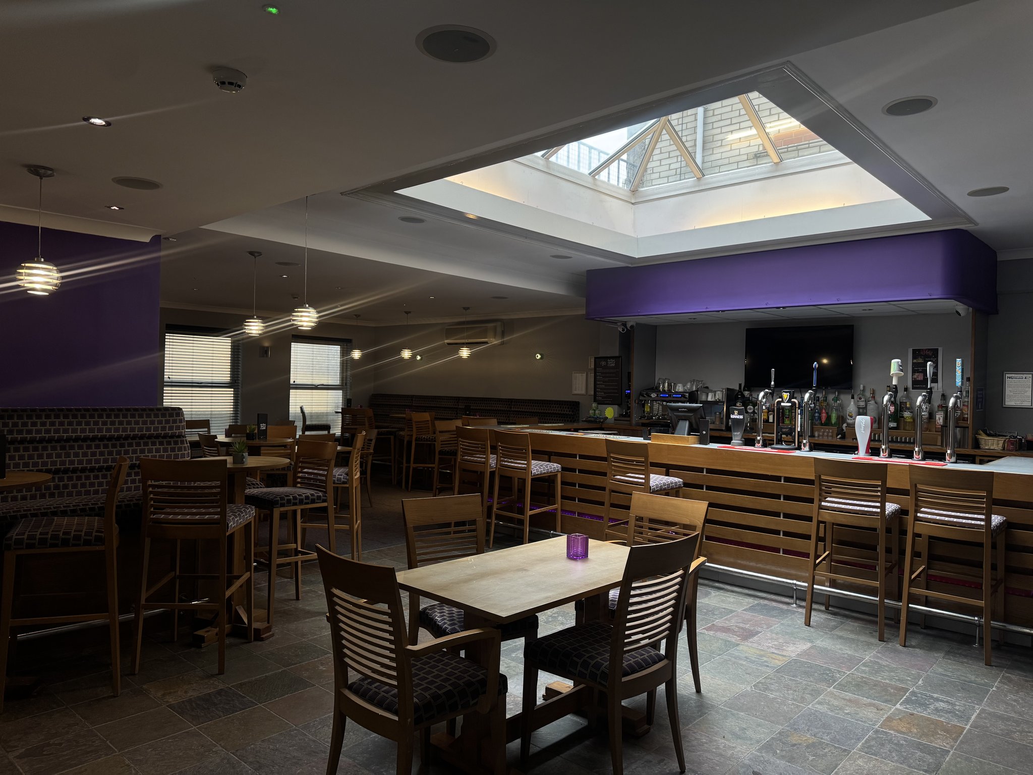 rtPPFV42JUGNHMl0aMqQ0g_Lobby_area_(1)_S