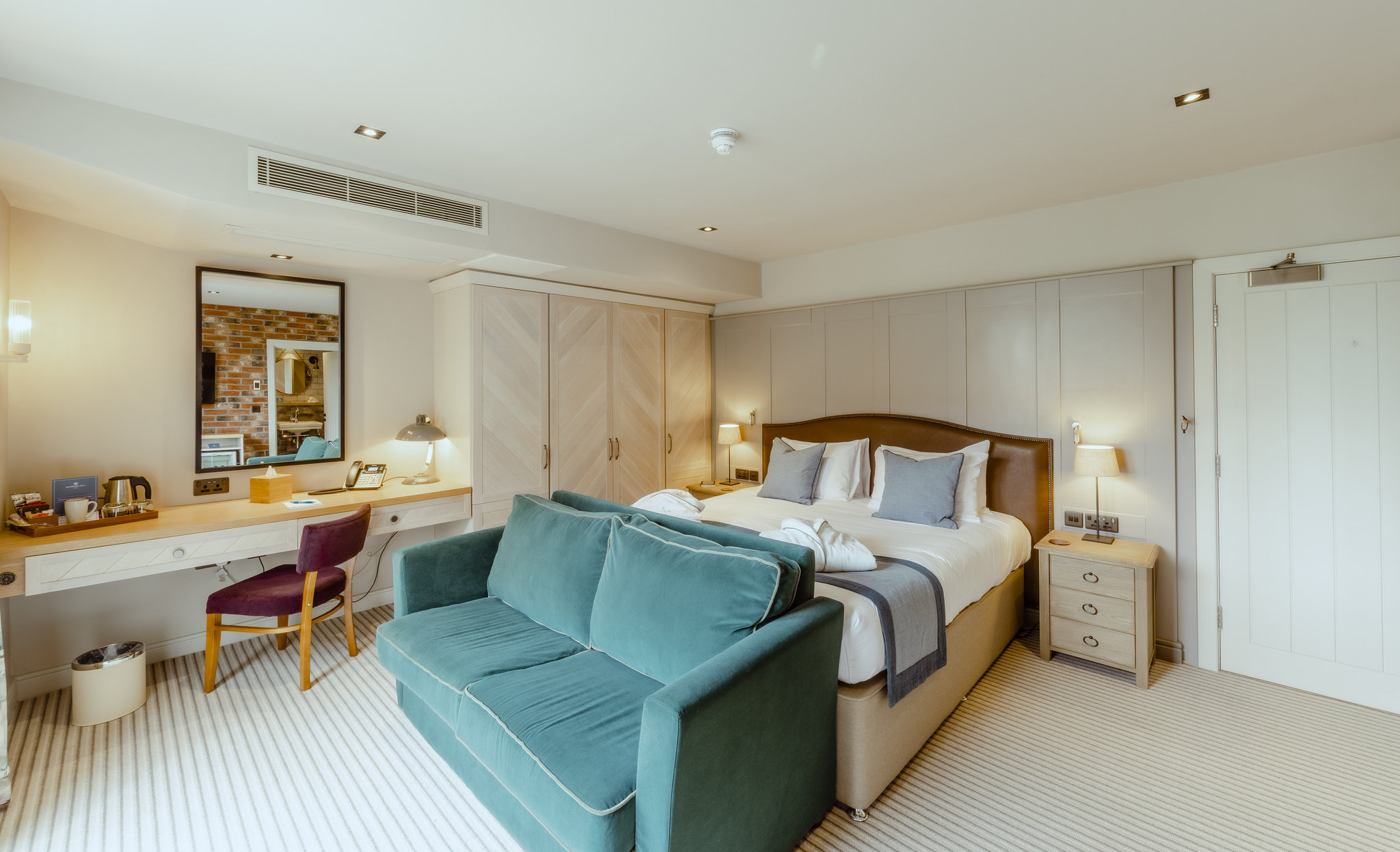 Courtyard_Premier_Room-02_S