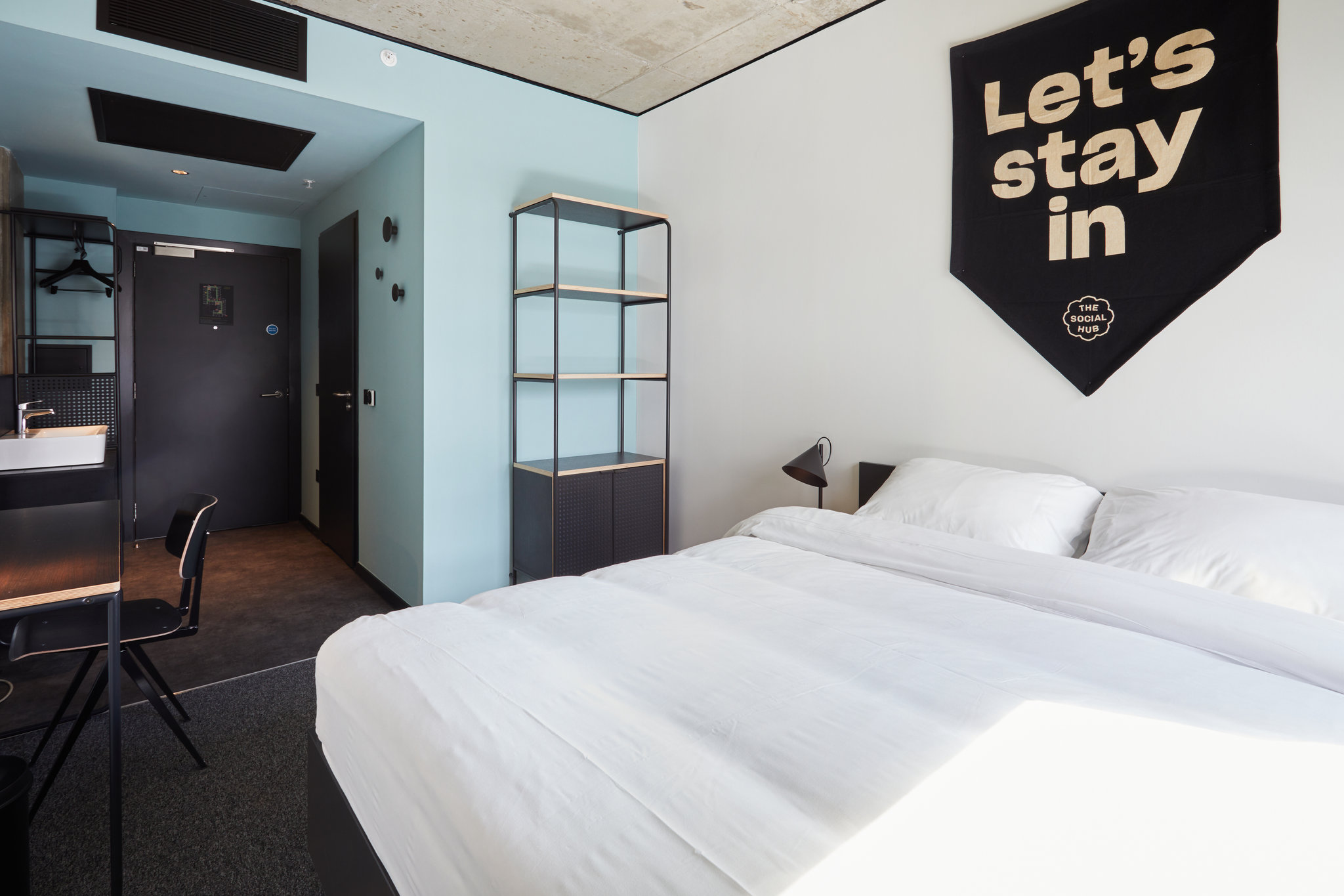 Executive_Queen_Room_(2)_S