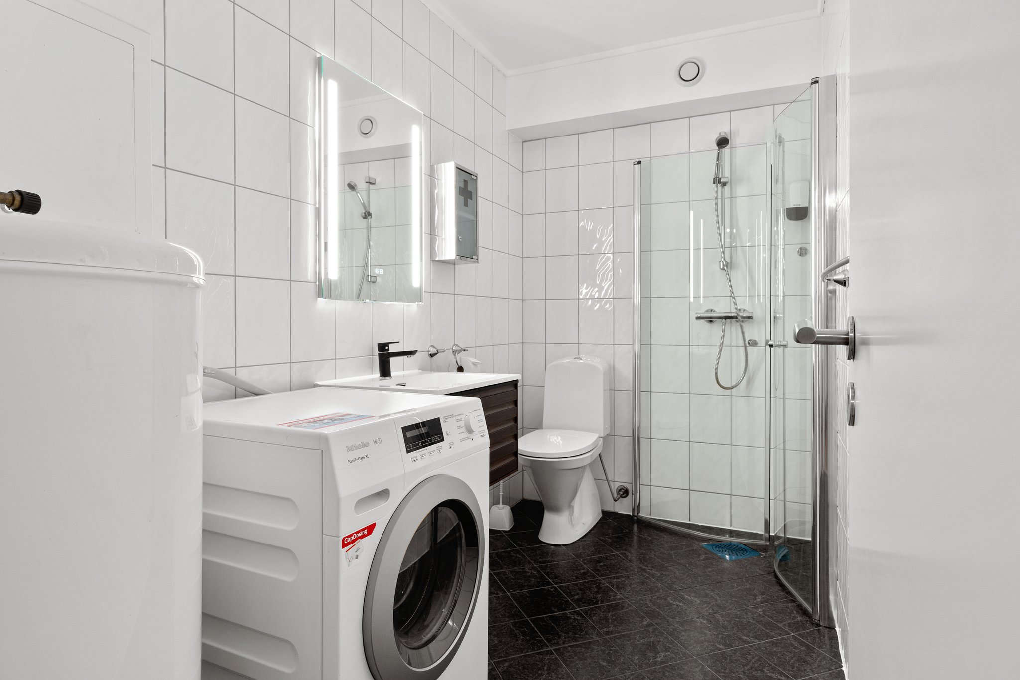 22828_bath-two-bedroom-apartment-first-hotel-amalie-troms_S