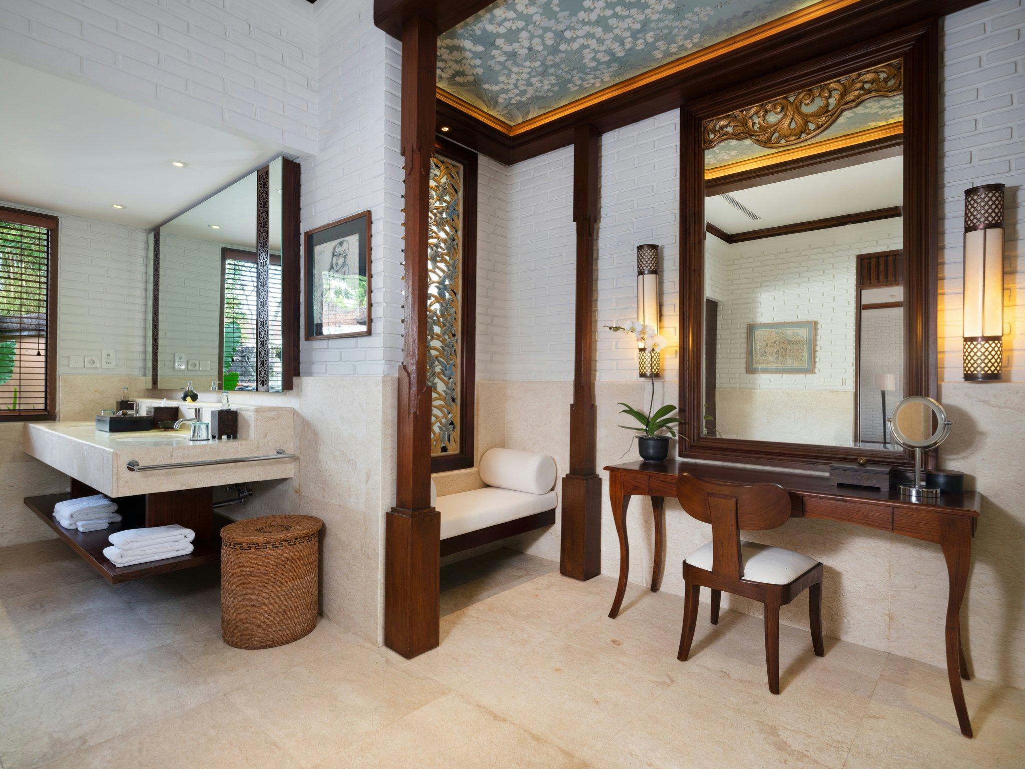 RjpkB56HU2DyVwv0rWJRQ_The_Hadiprana_Estate_-_bathroom_S