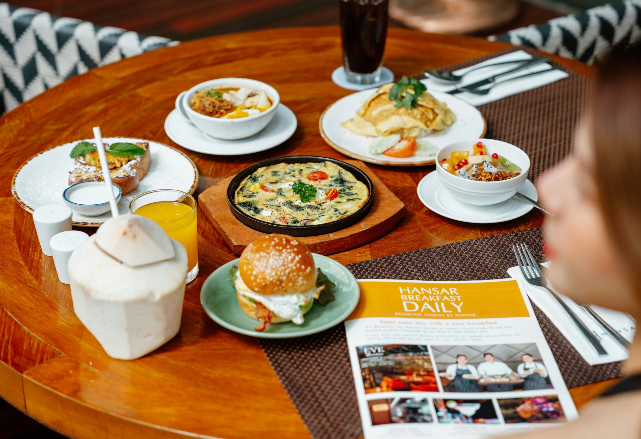 oI928Un0EOOmgTbVGh2cQ_Hansar_Breakfast_06_S