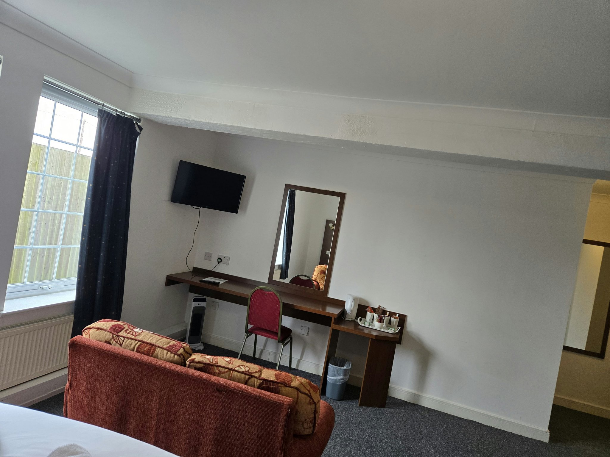 CyxMXmPB7kKA32kXFiJ7Sw_Family_Room_3_S