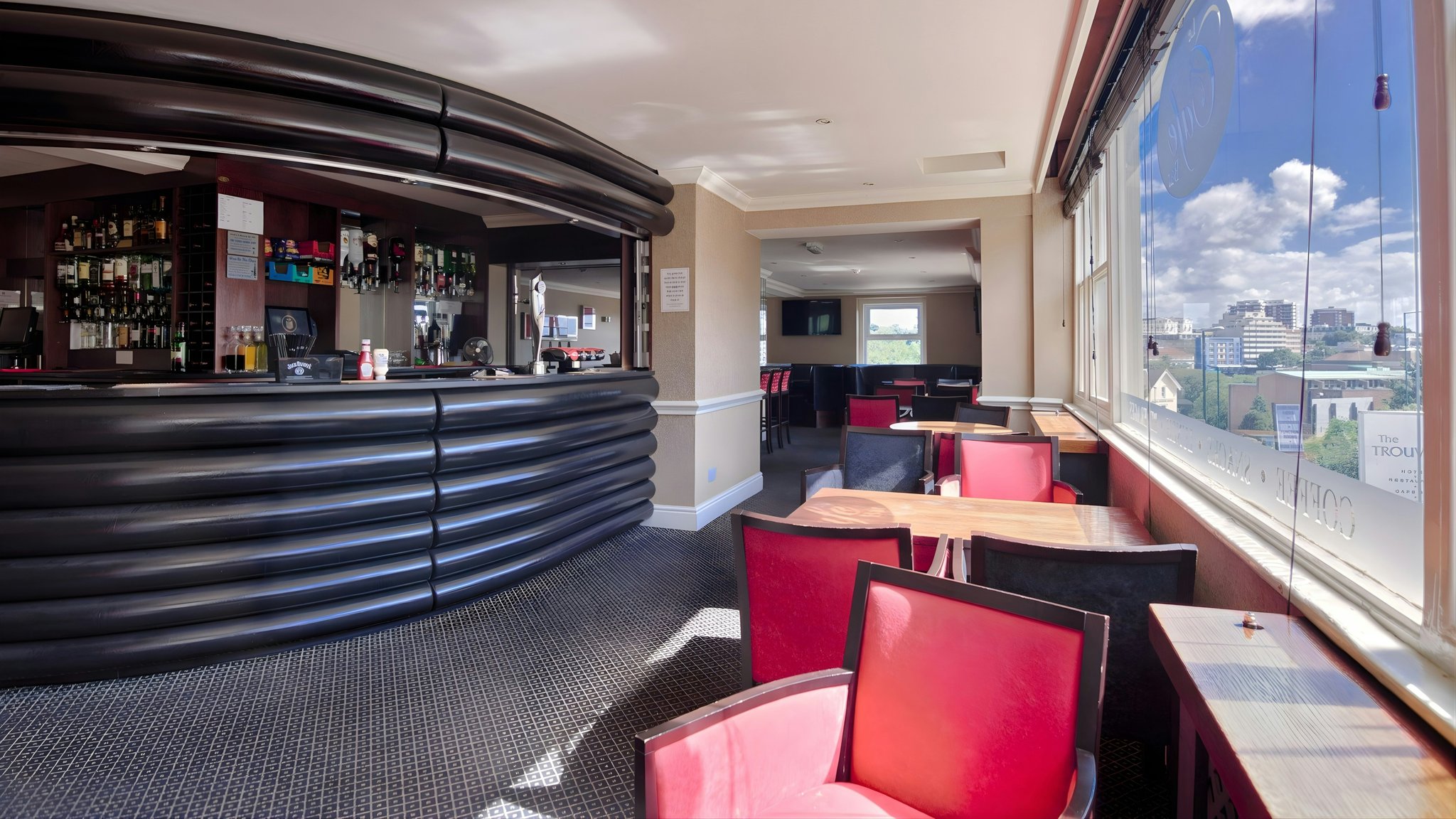 IZfmiHaQtkSOwMdXJN9A_Bar_Lounge_S