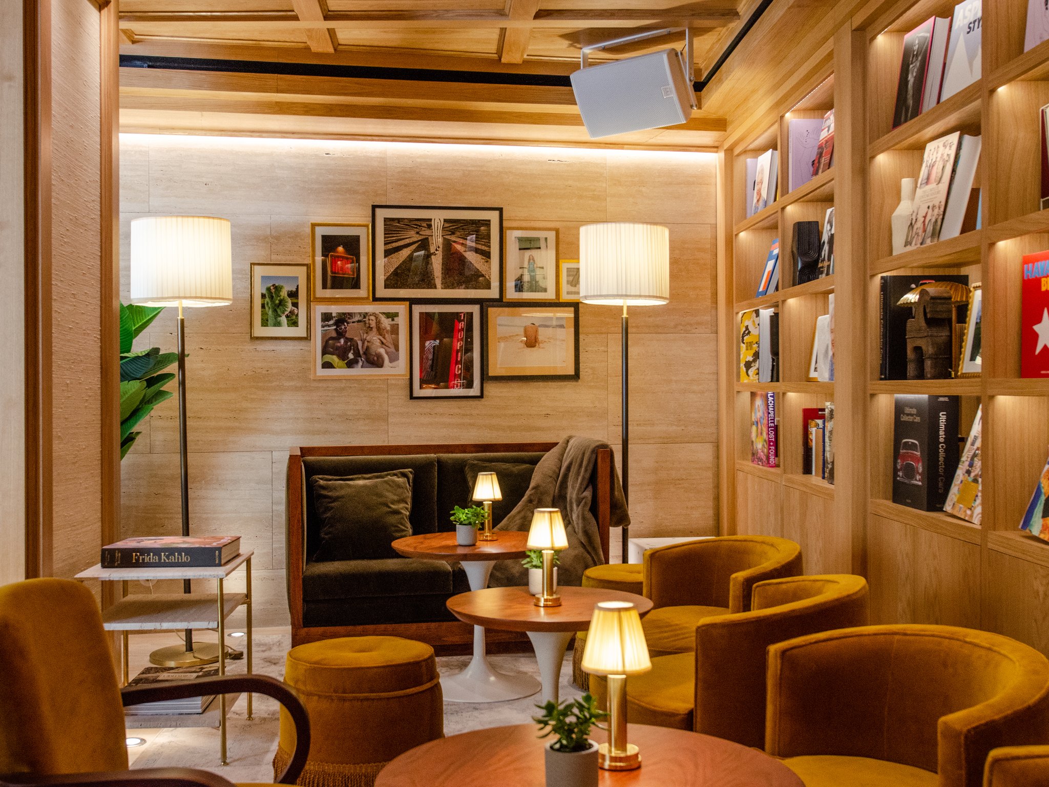 Library_and_Honesty_Bar14_S