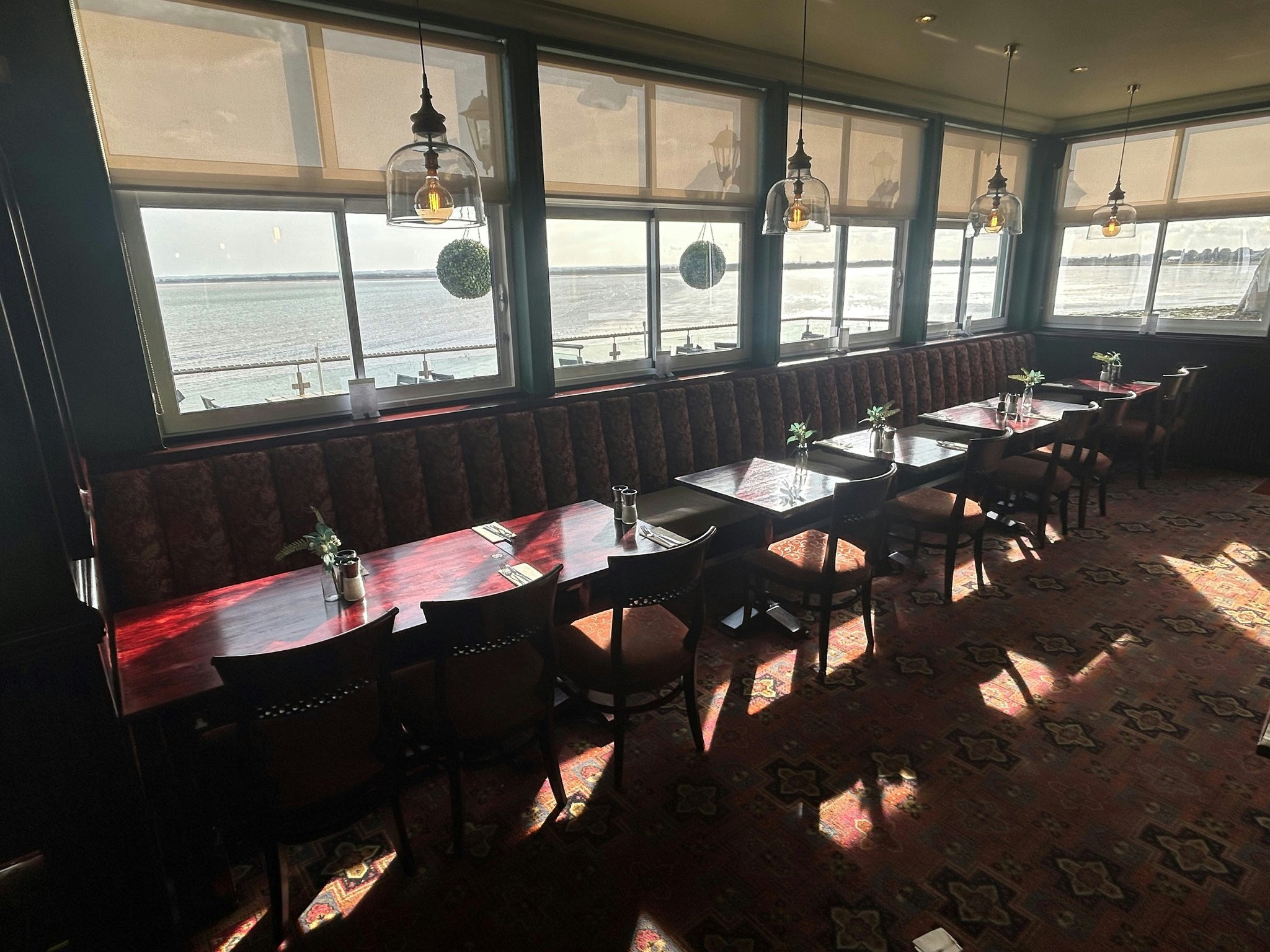 YN4nQVtoUOX6Le3siwXQ_Seaview_restaurant_S