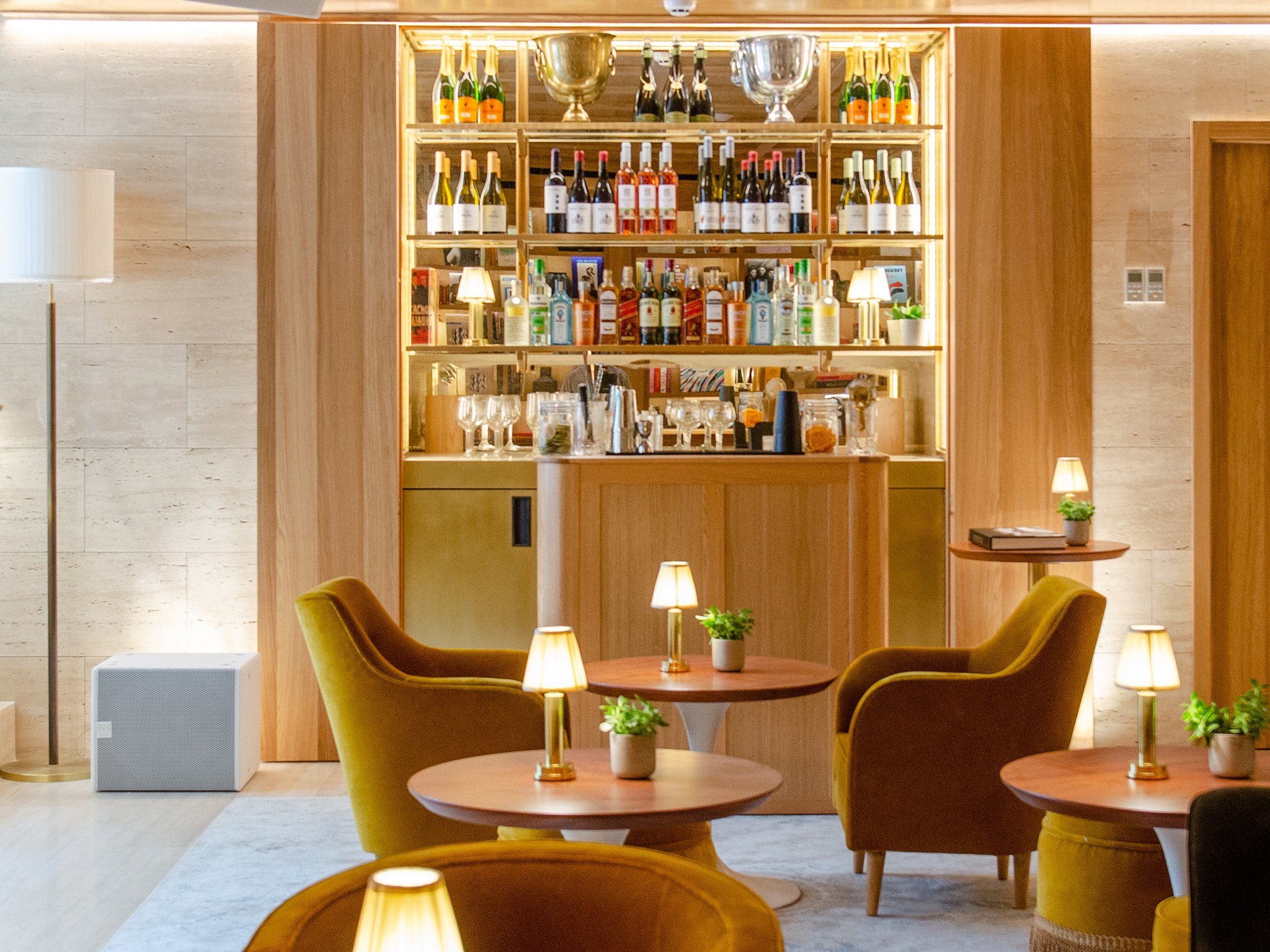 Library_and_Honesty_Bar27_S