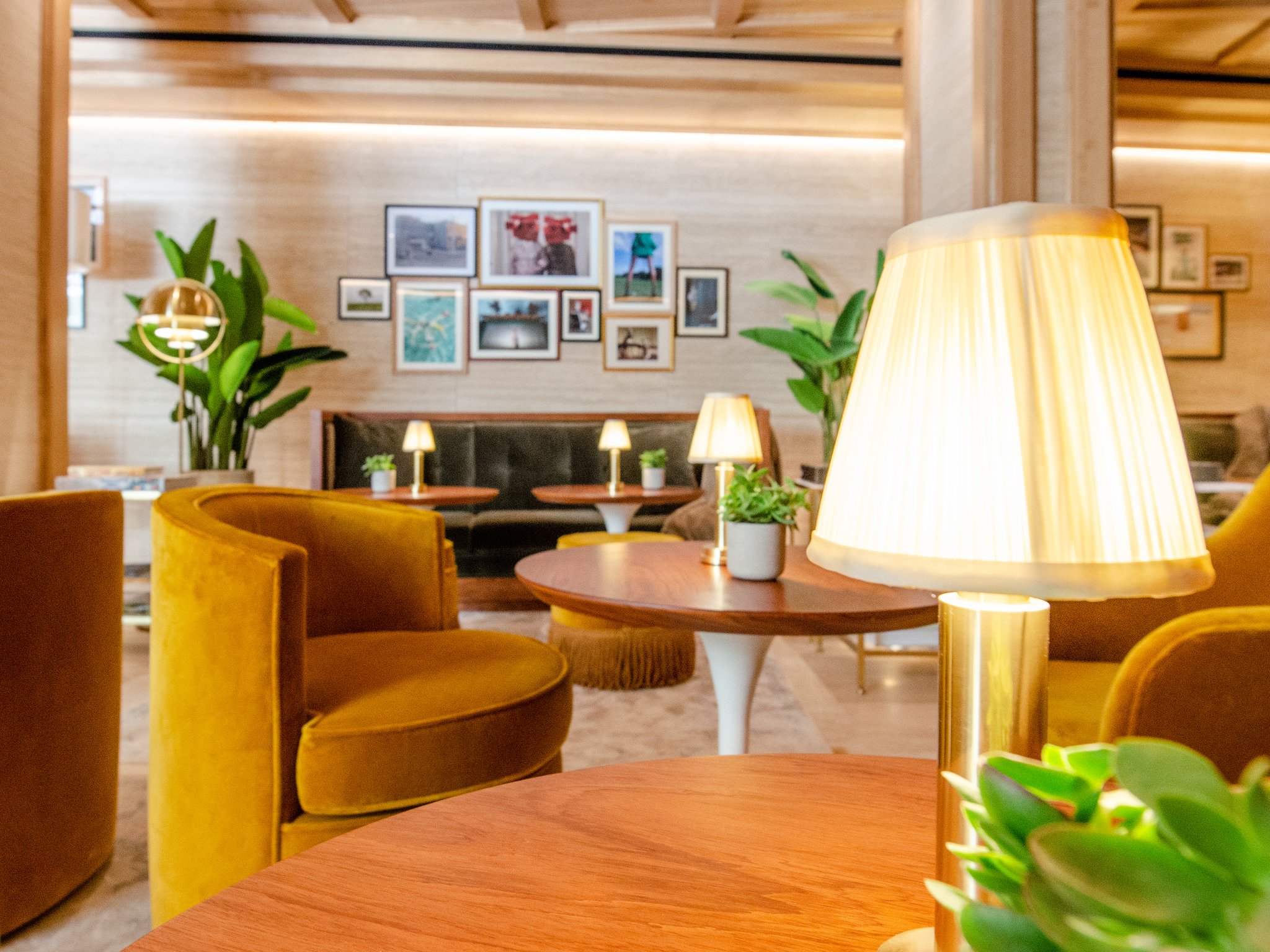 Library_and_Honesty_Bar17_S