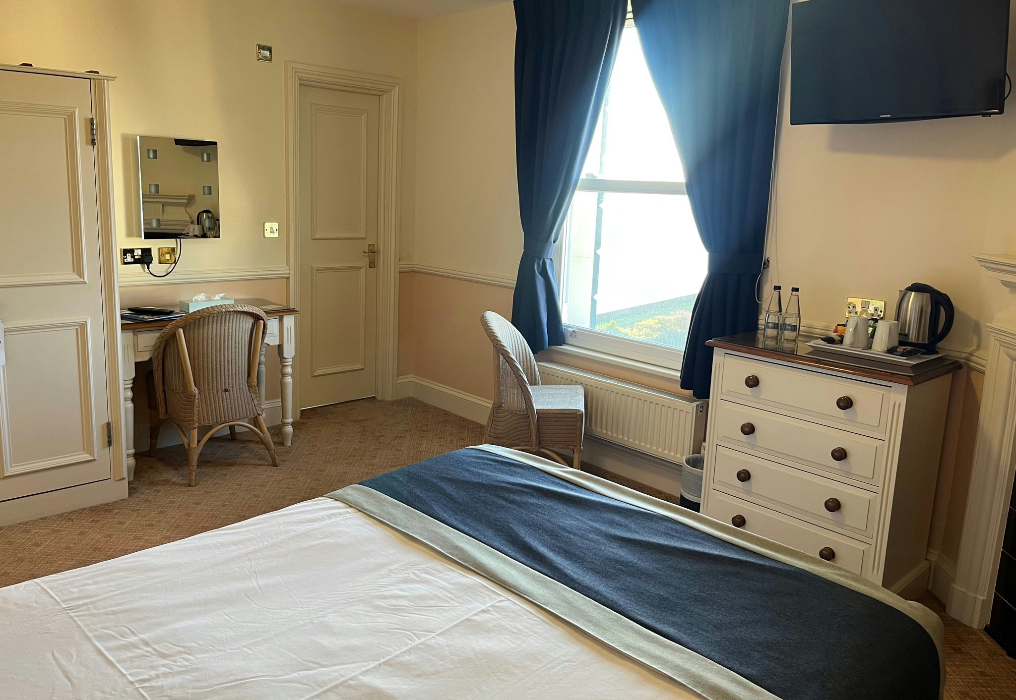 8ZWZUgUITEKPzwYeOtXAVQ_bay_view_double_._S