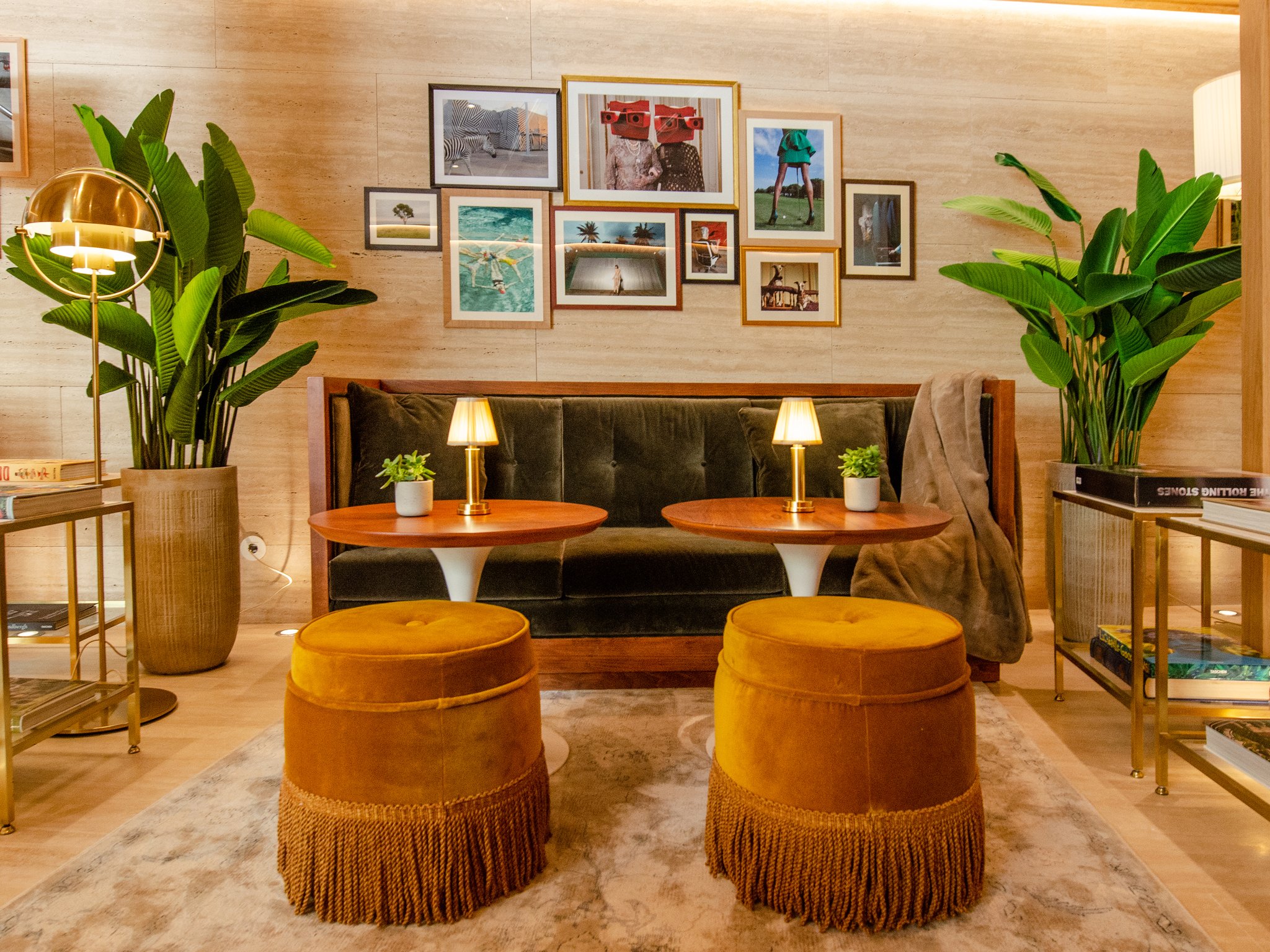 Library_and_Honesty_Bar22_S