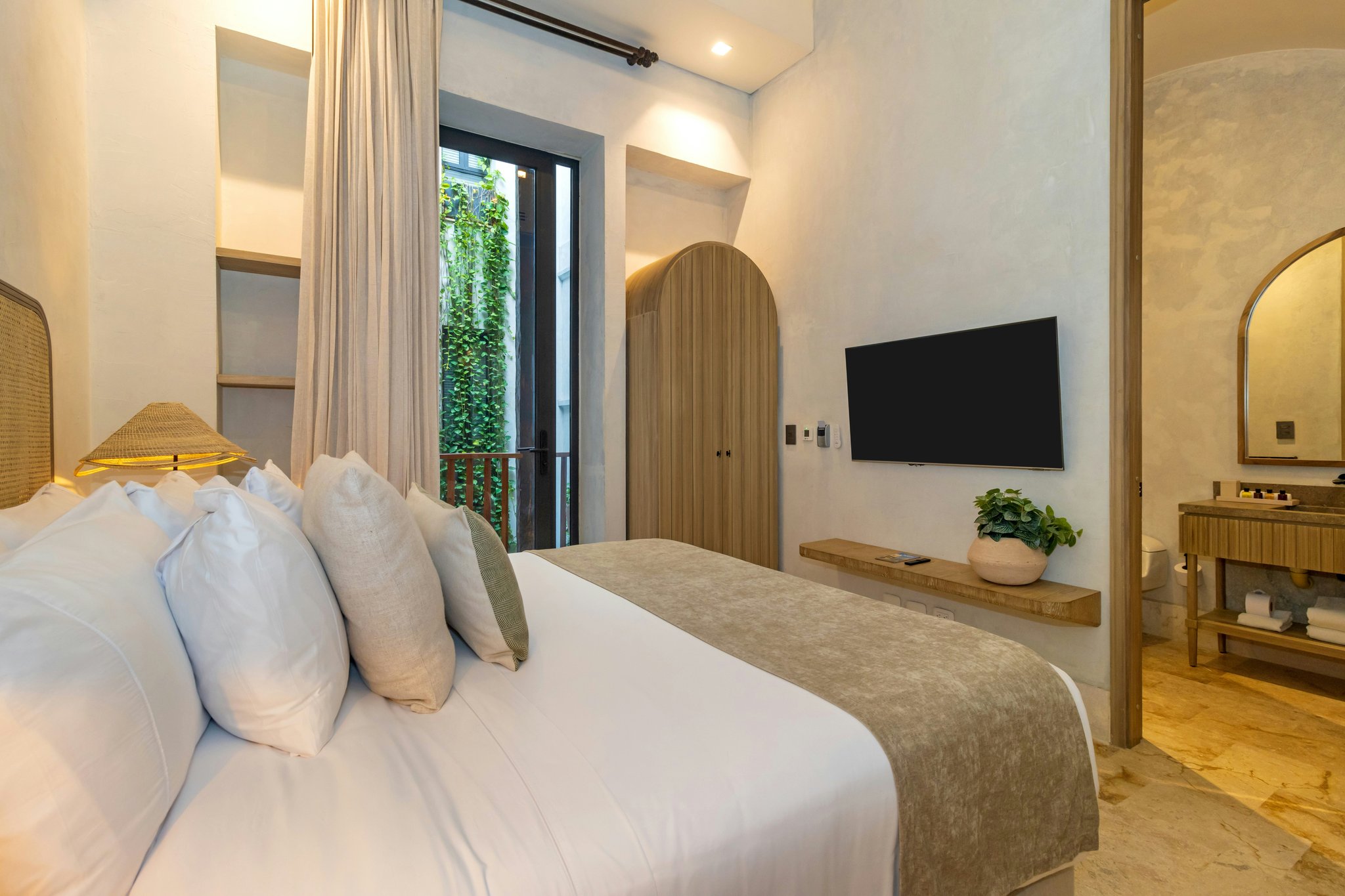 2nbkcAvWUEaomNsVo45OiA_Suite_-_2_King_Beds_(2)_S