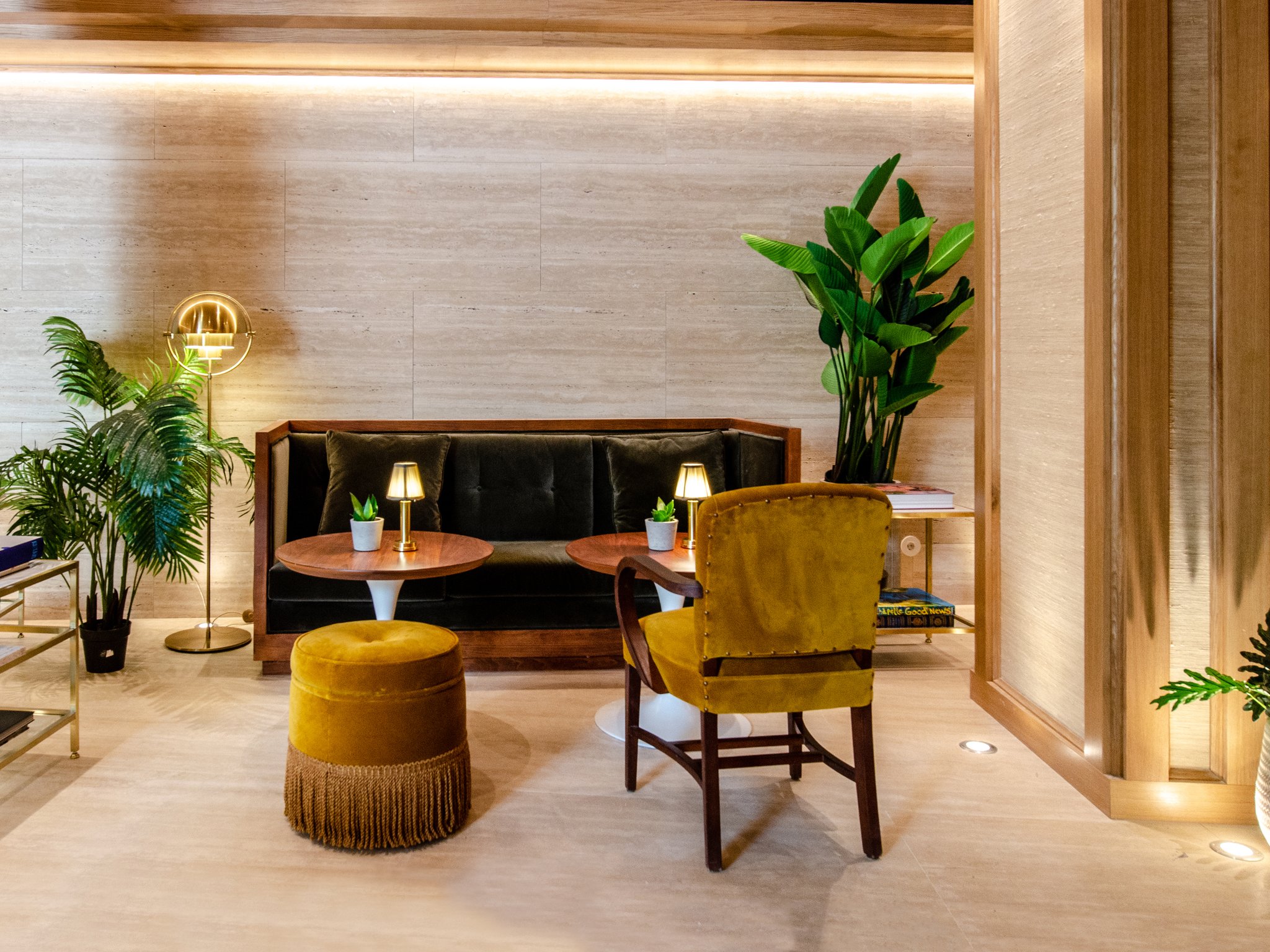 Library_and_Honesty_Bar10_S