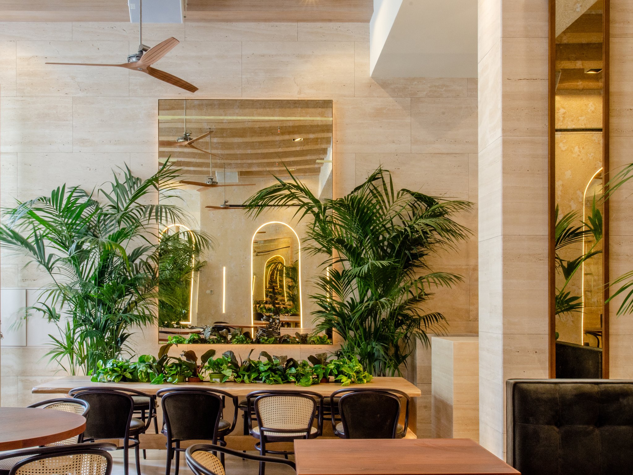 Avenida_Restaurant_and_Bar29_S