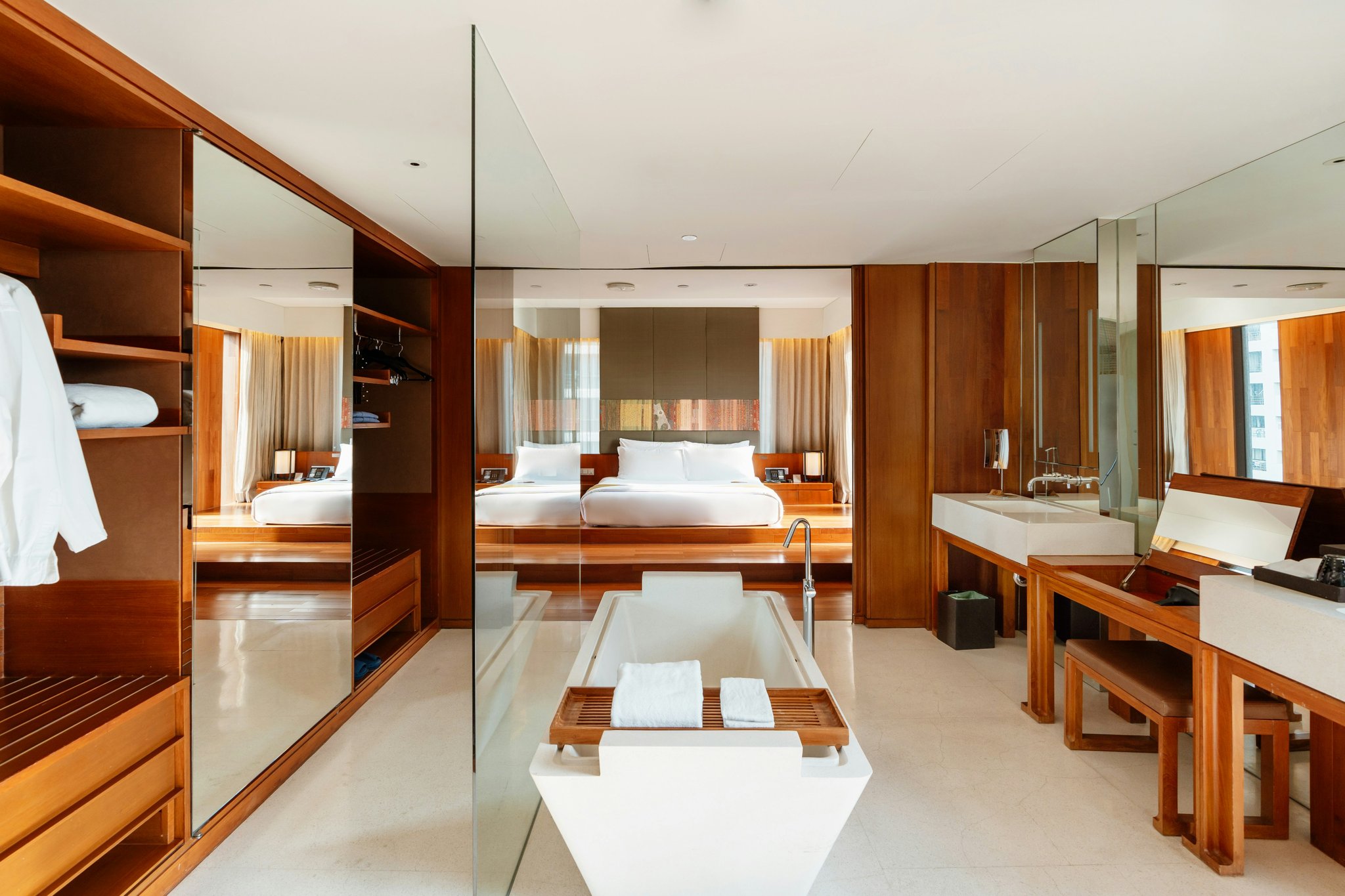 UfskH6YEEEm3I2WJDcCbaA_Hansar_VertigoSuite_01_S