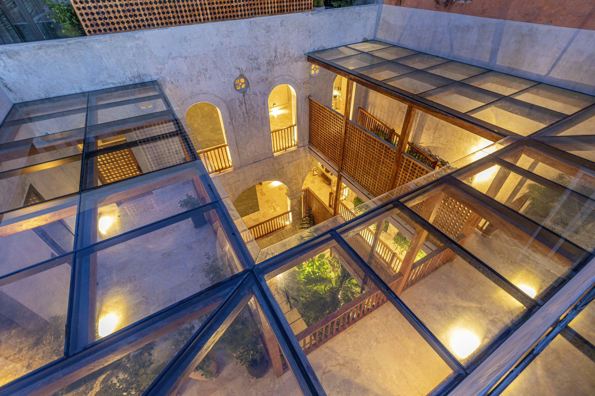 19fX0EGFJ02O64Uzl2kOew_Glass_Interior_S