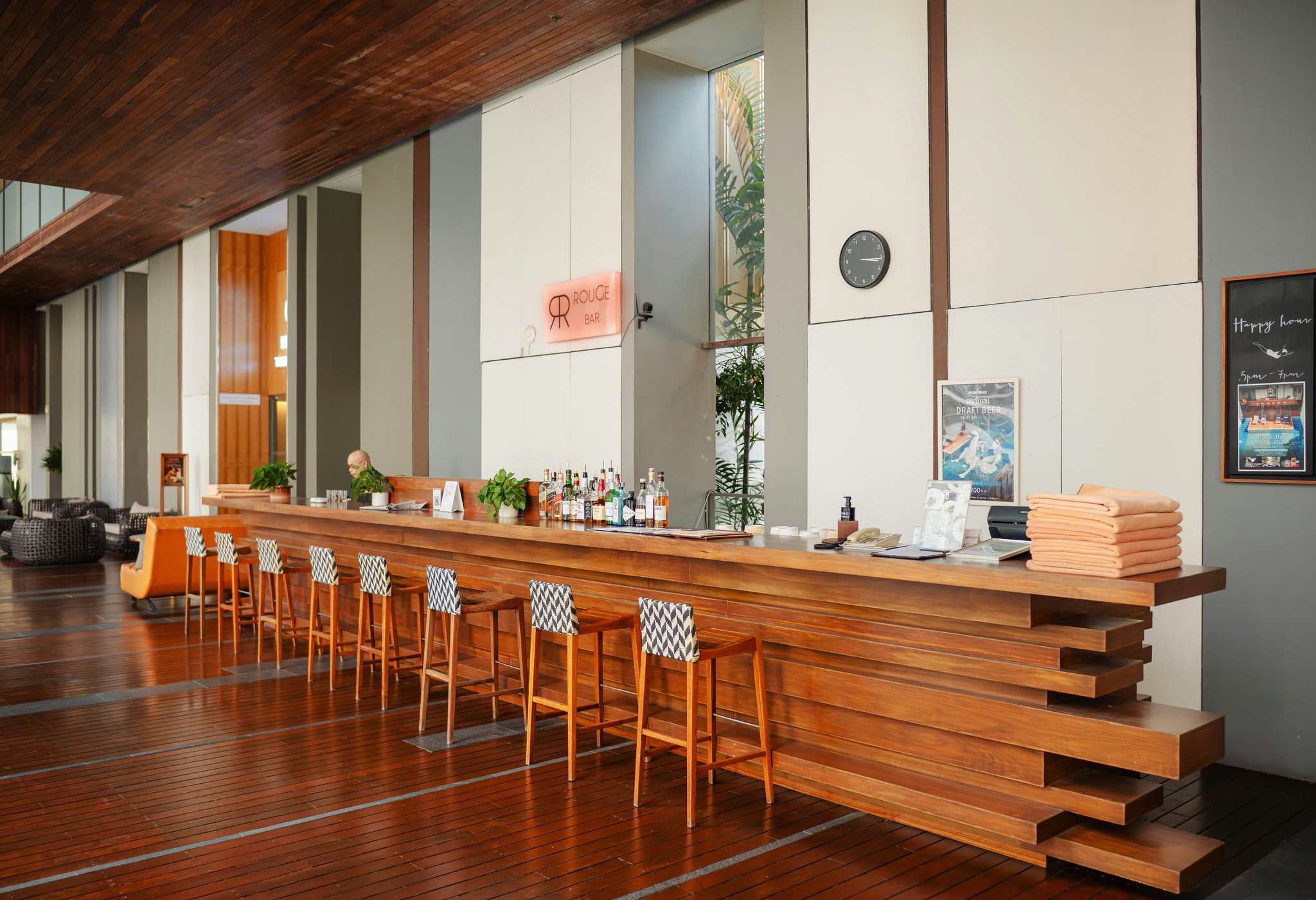 X3G0UI3nrEifZg9XxNlqkQ_Hansar_RougeBar_07_S