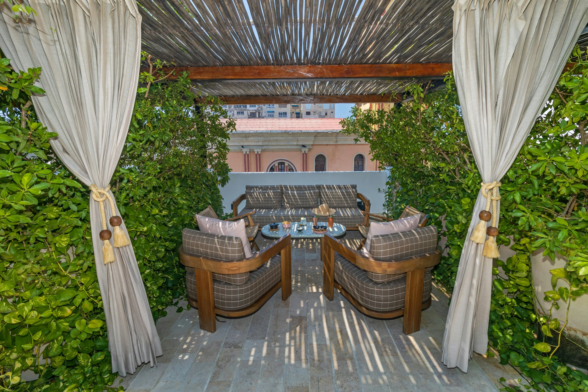 11WXjQehOEinxr1r48zkOQ_Outdoor_Seating_(4)_S
