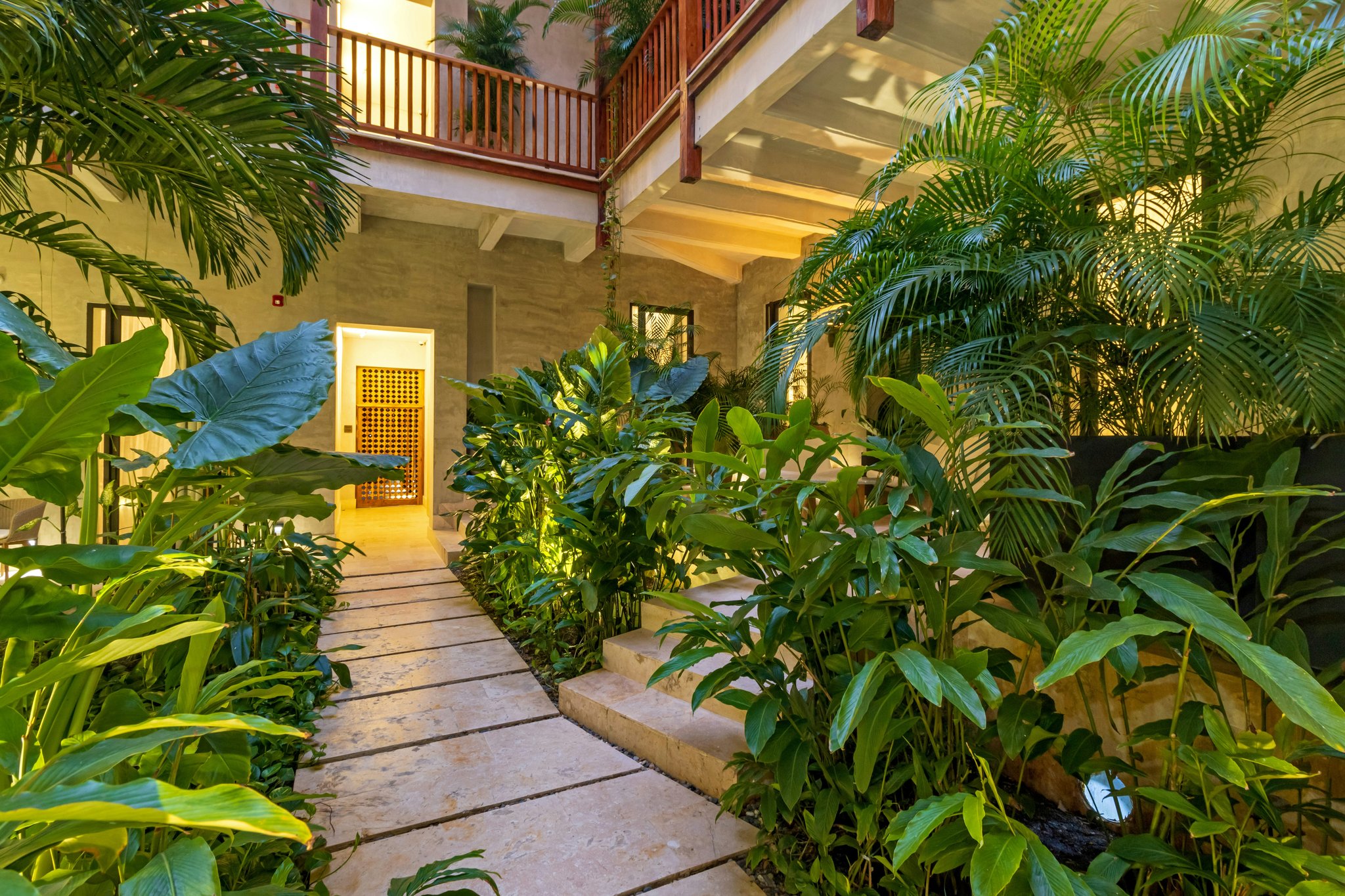 QMCfasSP6kyk5FvV0vfpqw_Interior_Tropical_Gardens_(6)_S