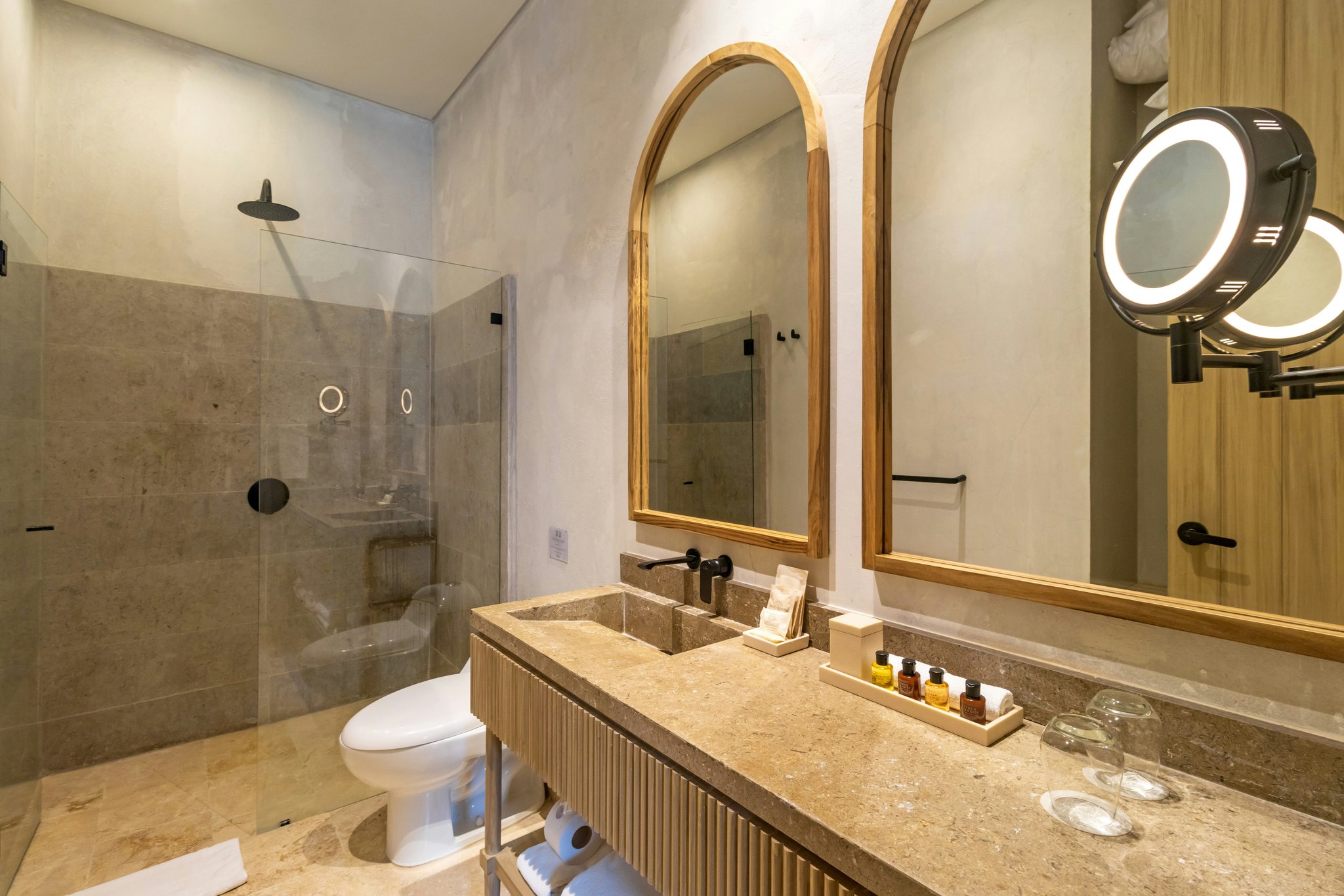 g2aMyqFsUutI3eJ445lxA_Deluxe_Junior_Suite_-_1_King_Bed_-__S