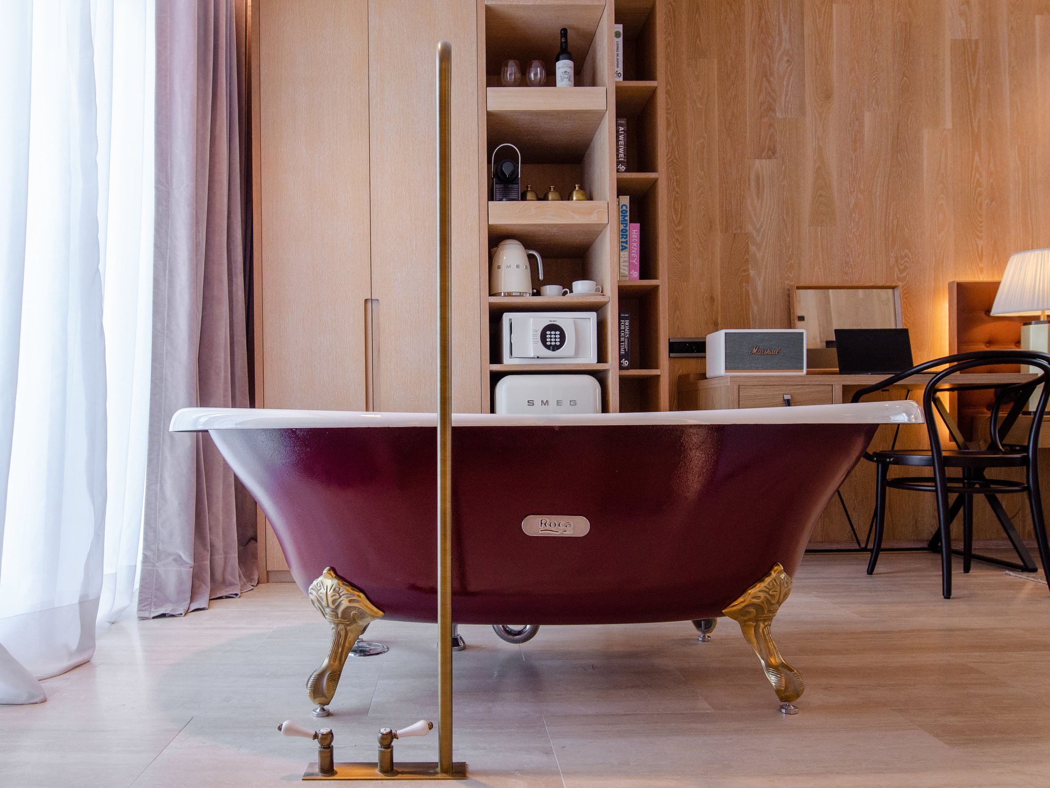 Contemporary_Junior_Suite_Room15_S