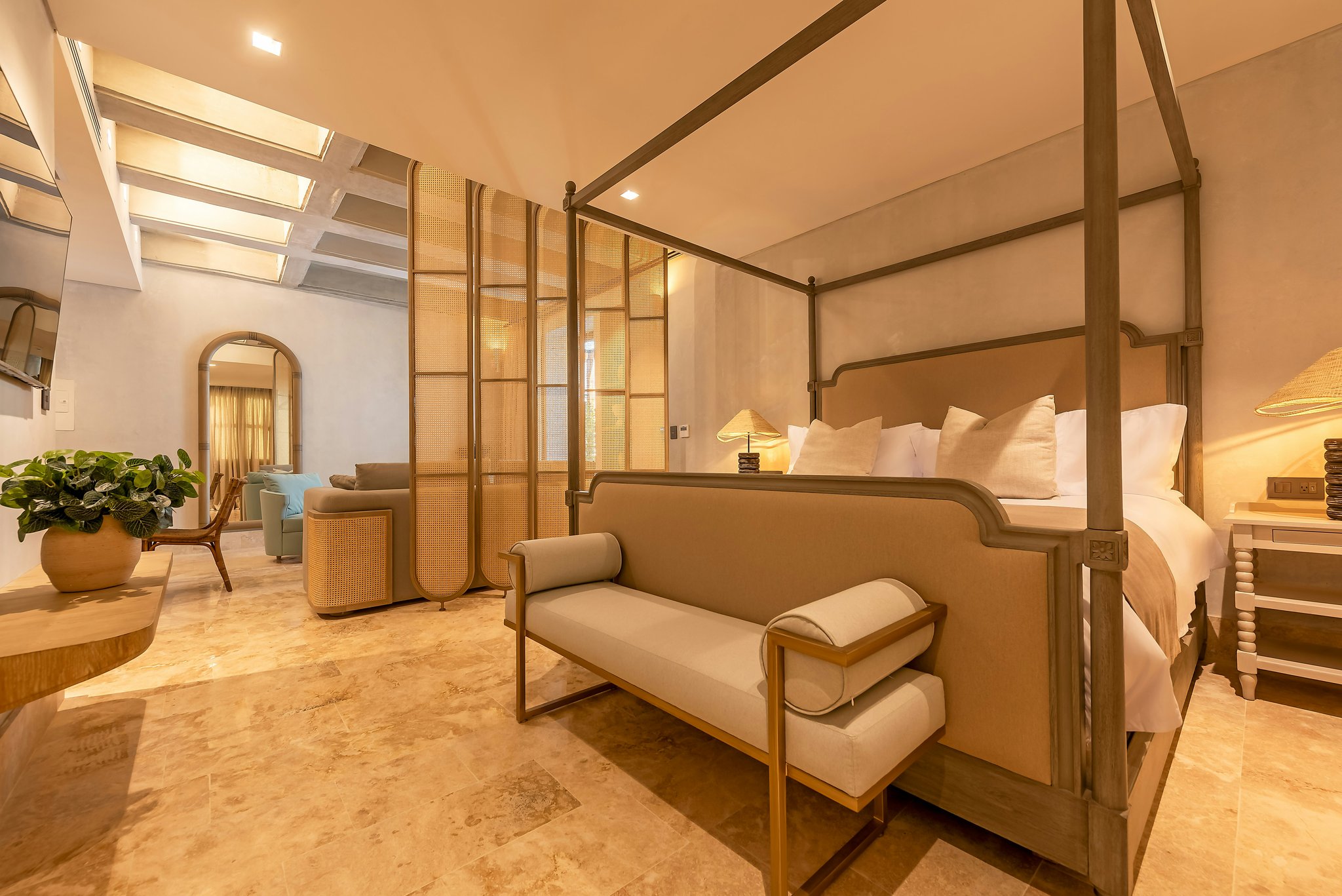 pYY9VhvV1UaI77ejxNUqWw_Superior_Junior_Suite_-_1_King_Bed_S