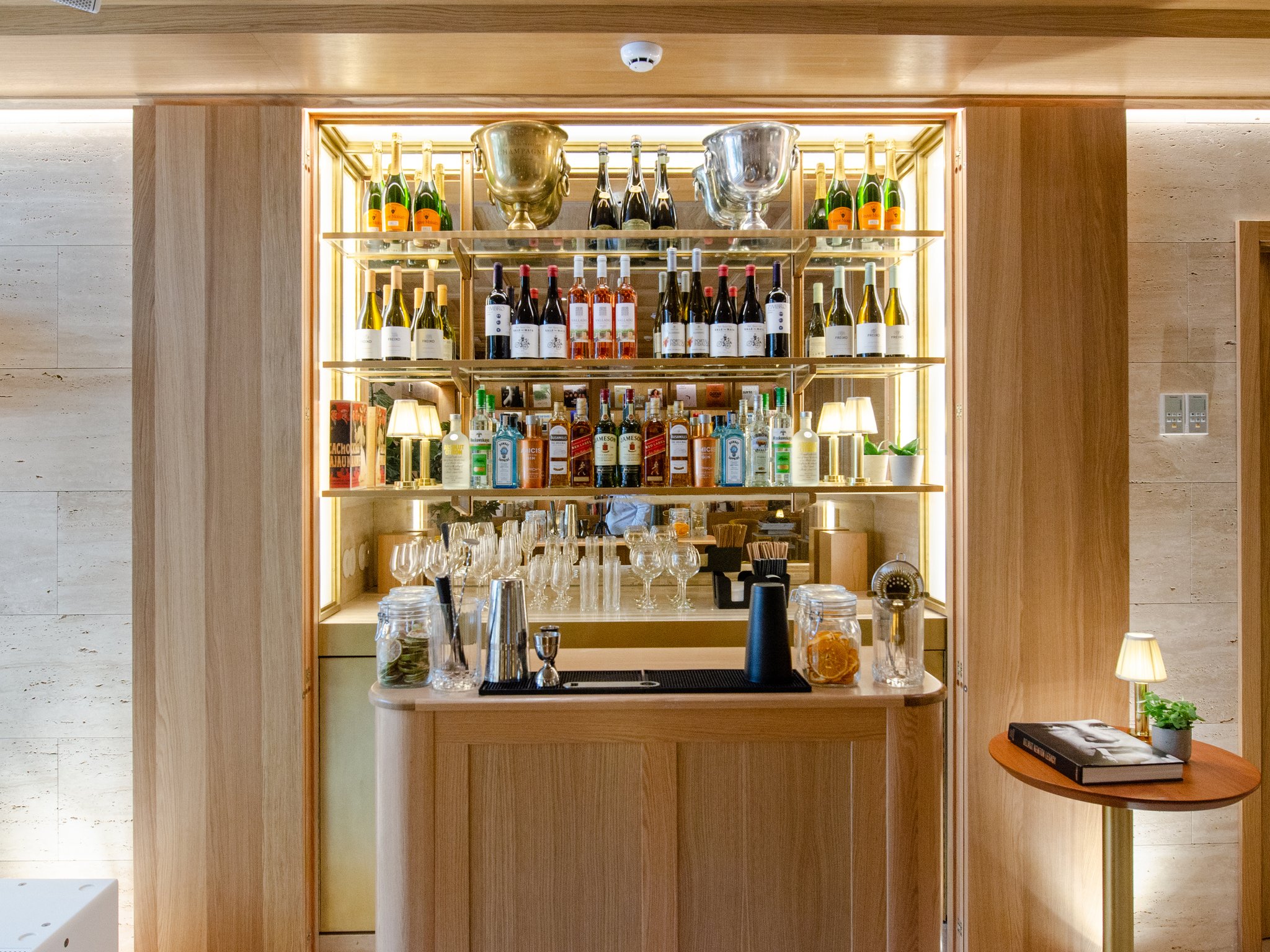 Library_and_Honesty_Bar38_S