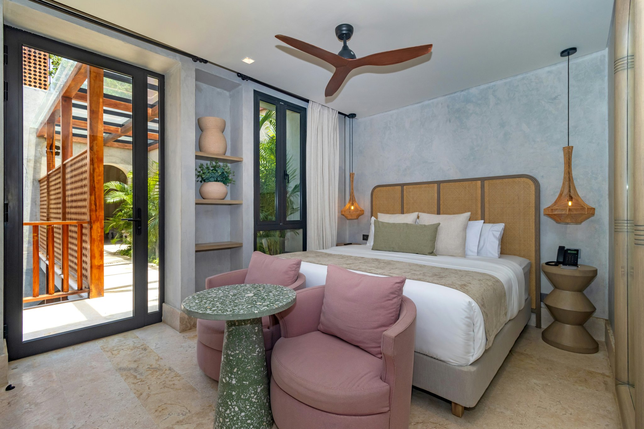 H7uCPJT3KkybILKHHmKEng_Deluxe_-_1_King_Bed_(2)_S