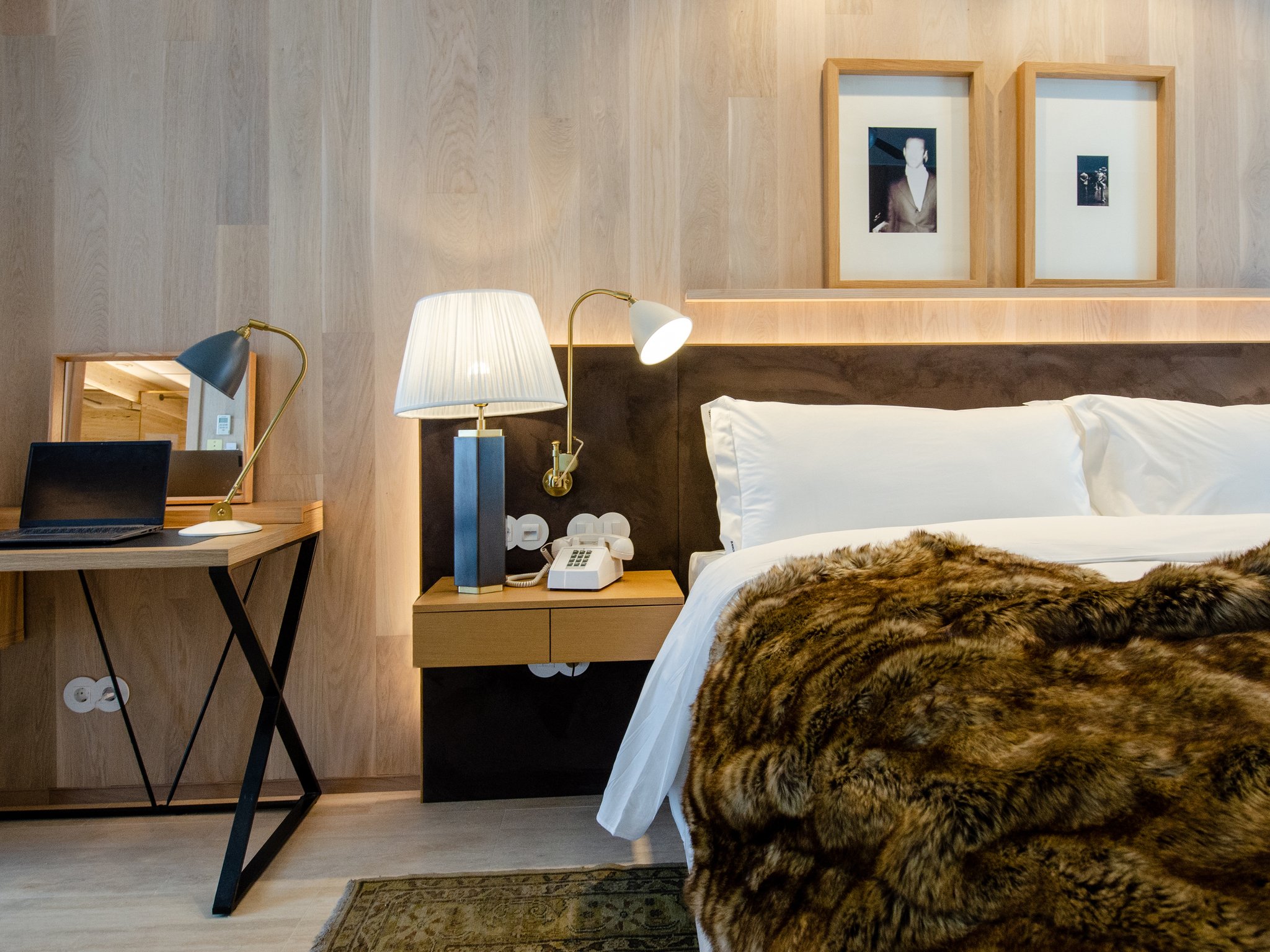 Contemporary_Junior_Suite_Room14_S