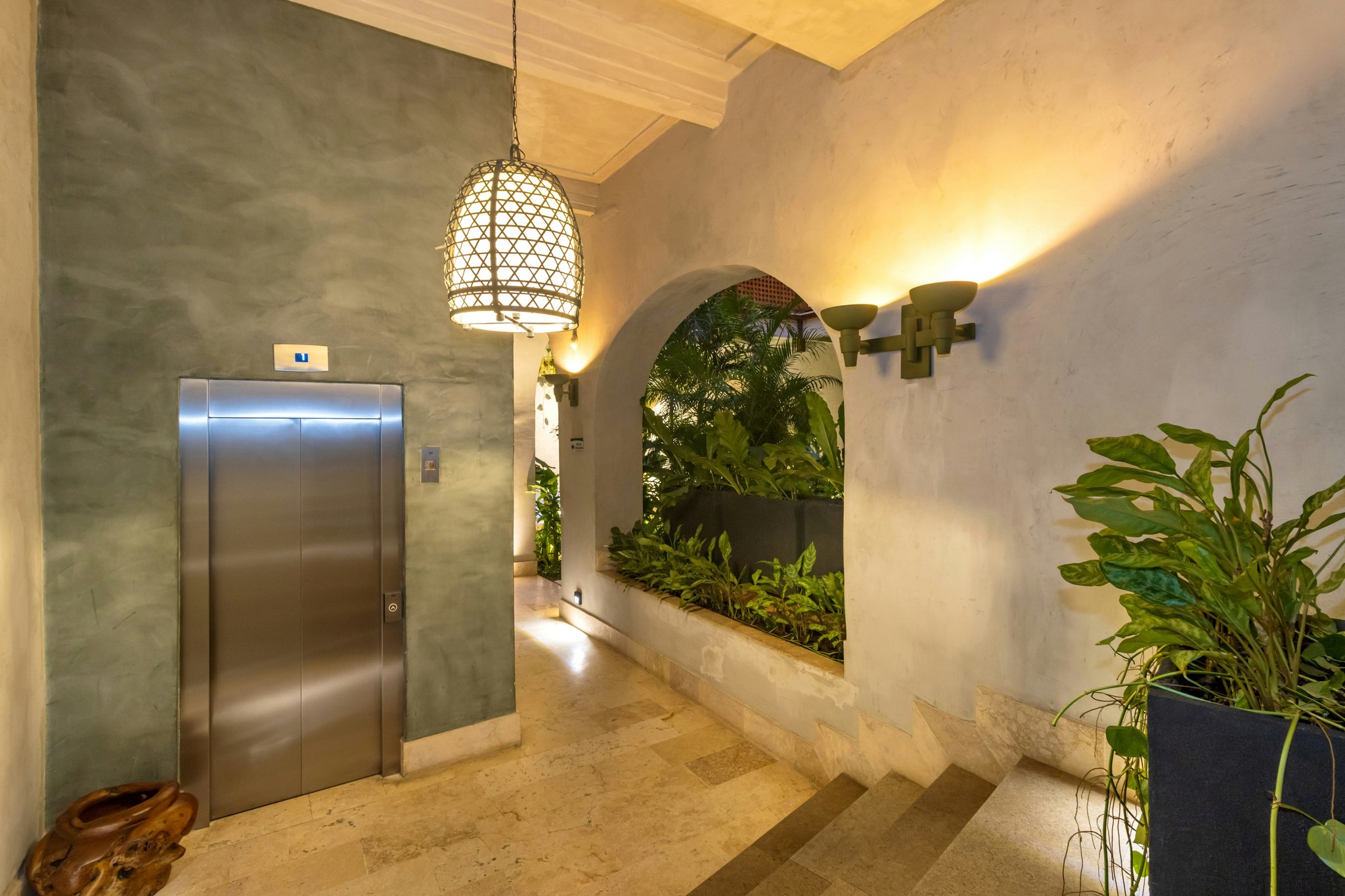 XDlbnMRmnUqDbAdnqimgg_Interior_Tropical_Gardens_(7)_S
