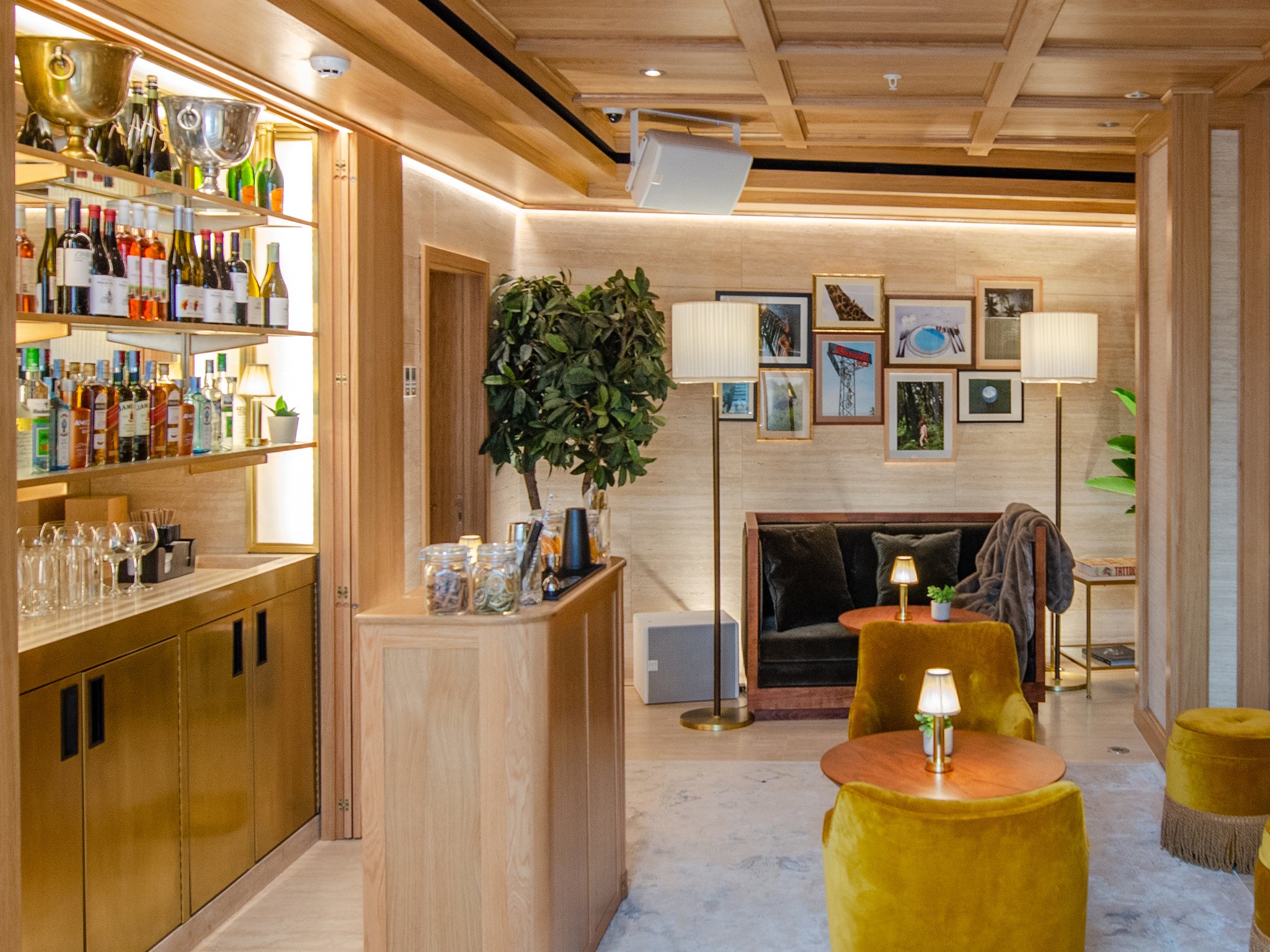 Library_and_Honesty_Bar35_S