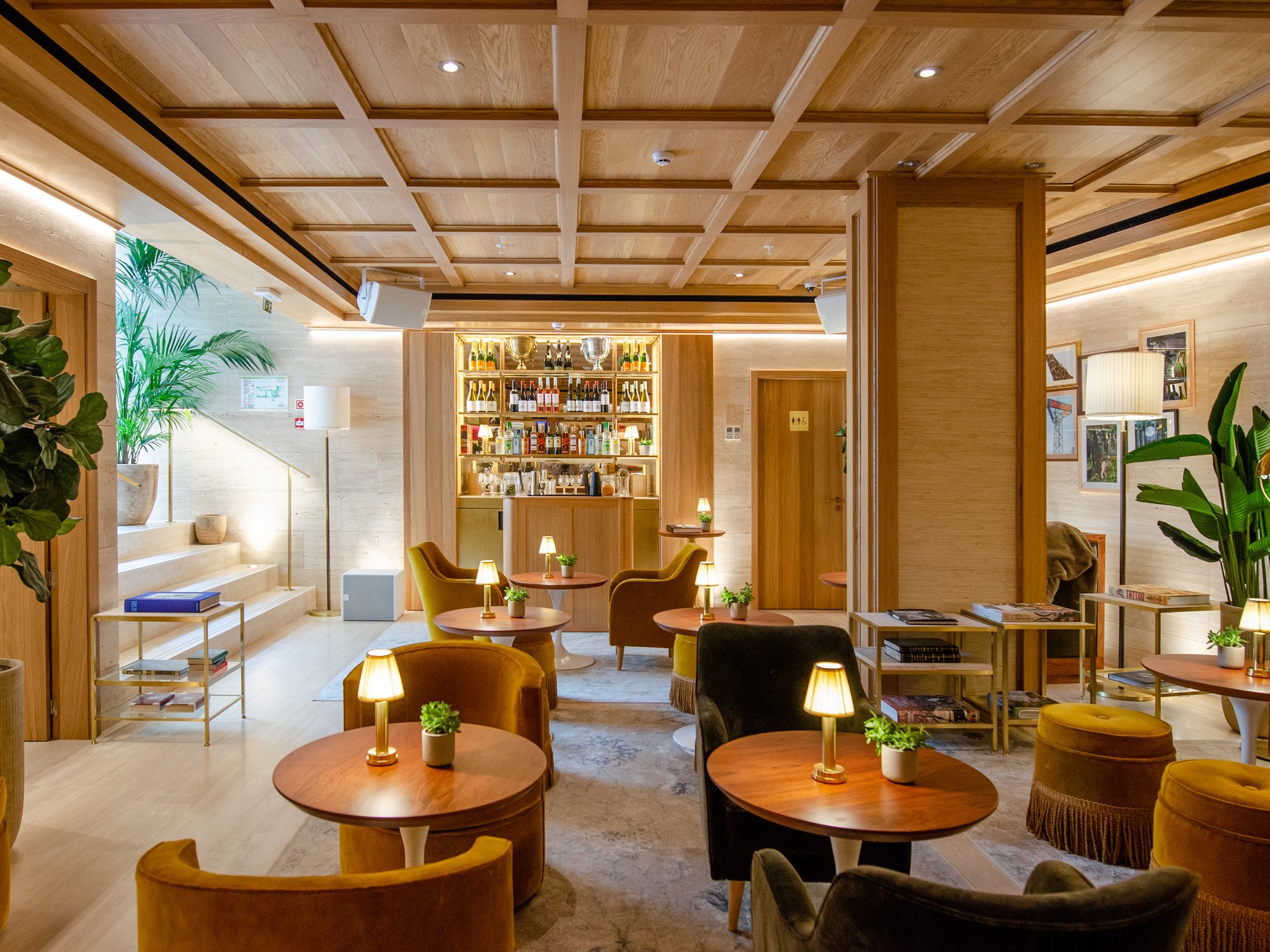 Library_and_Honesty_Bar26_S