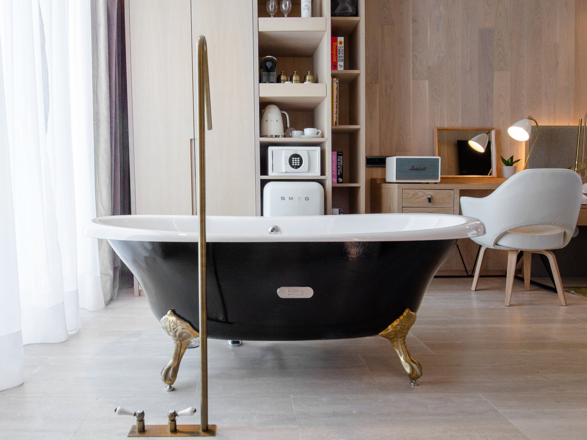 Contemporary_Junior_Suite_Room21_S