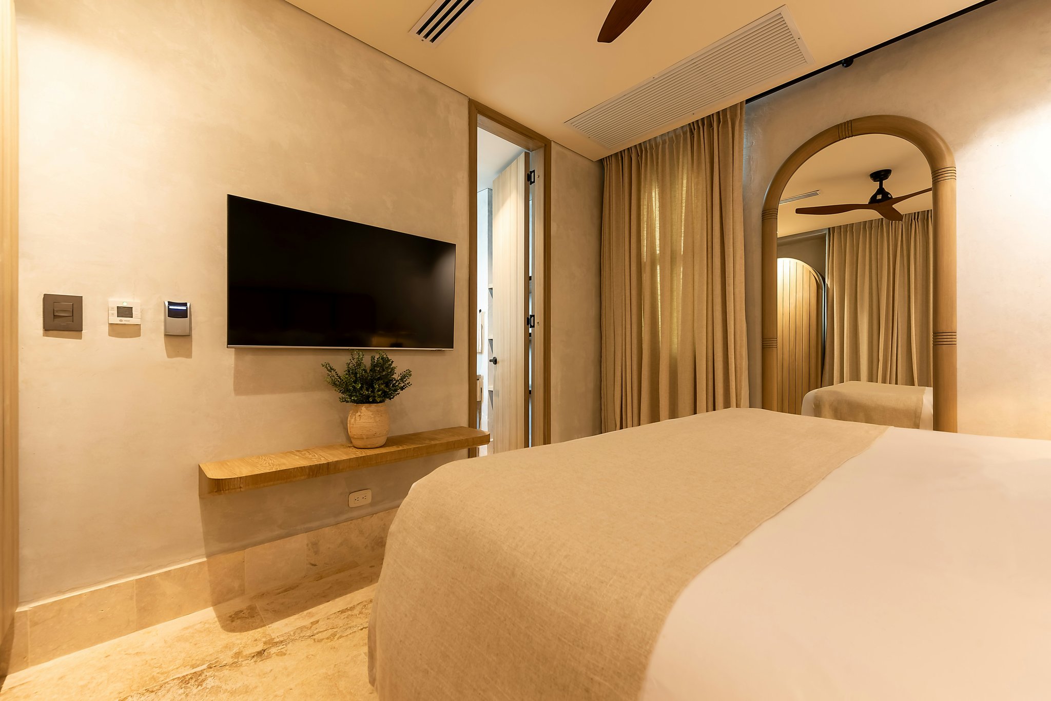 MlwBnkabsEuoSFWoUz7Wg_Suite_-_2_King_Beds_(6)_S