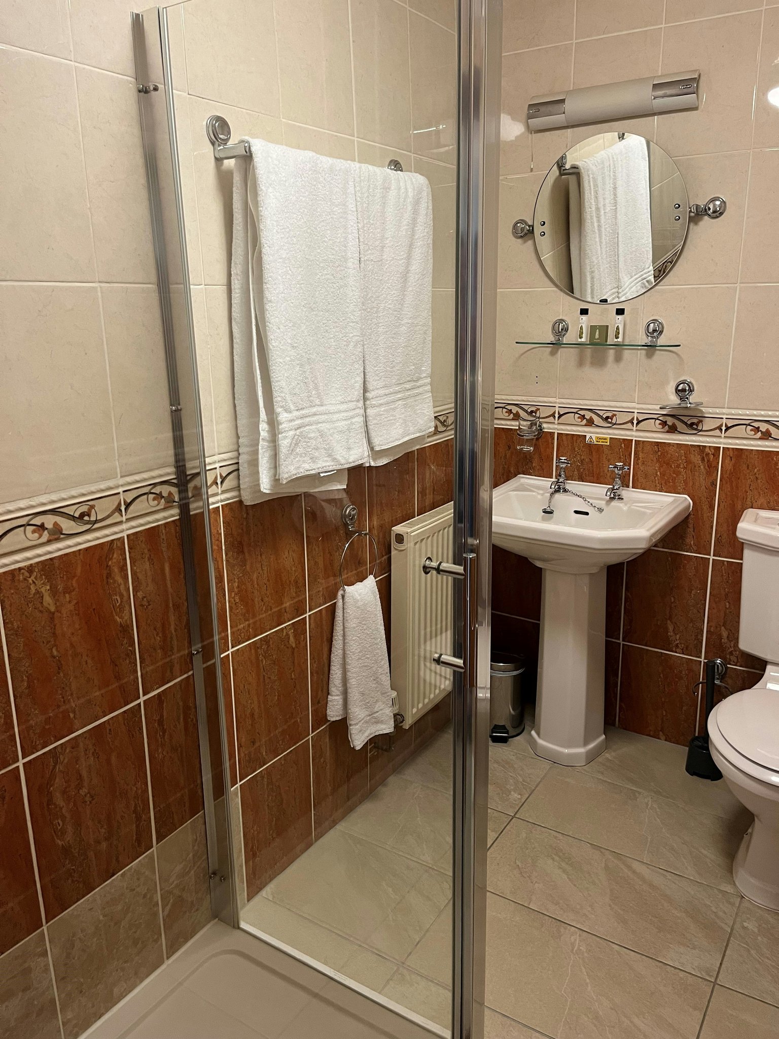 8dA8k2aj7EWtMhe4RD48ng_rear_bathroom_double_S