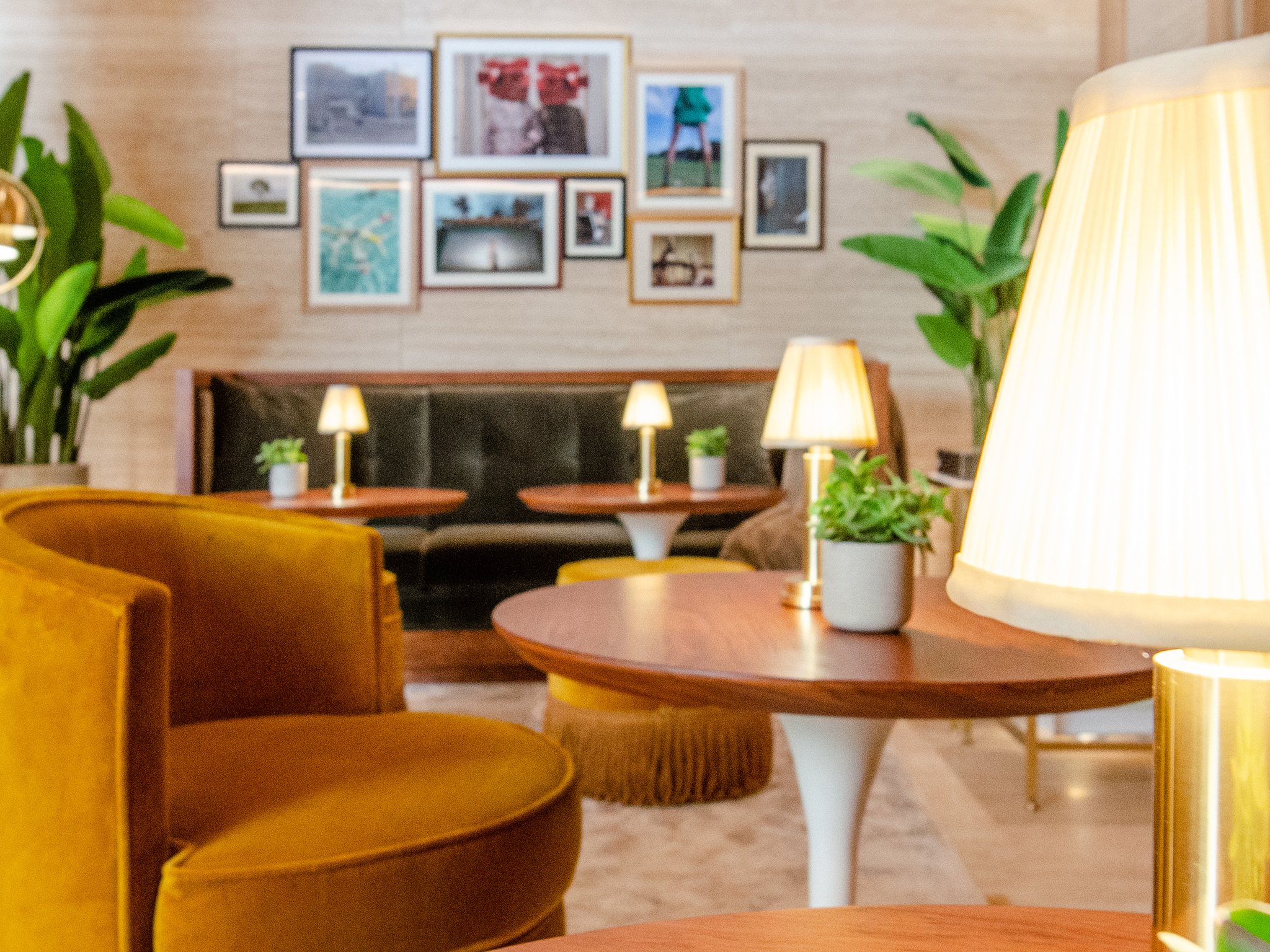 Library_and_Honesty_Bar18_S