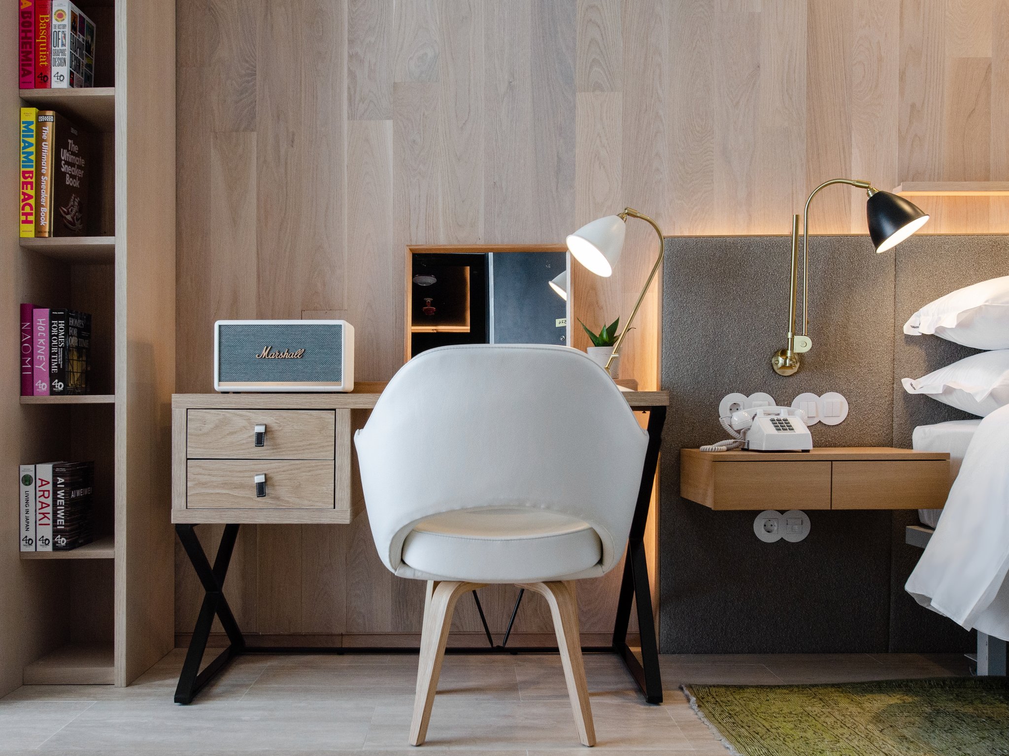 Contemporary_Junior_Suite_Room22_S