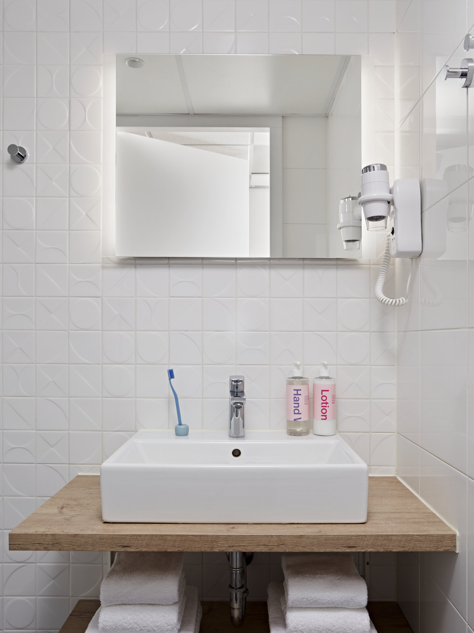 HvtHJZAVEC4I2KK0Kjo0A_Numa_Amsterdam_Docklands_Room403_00_S